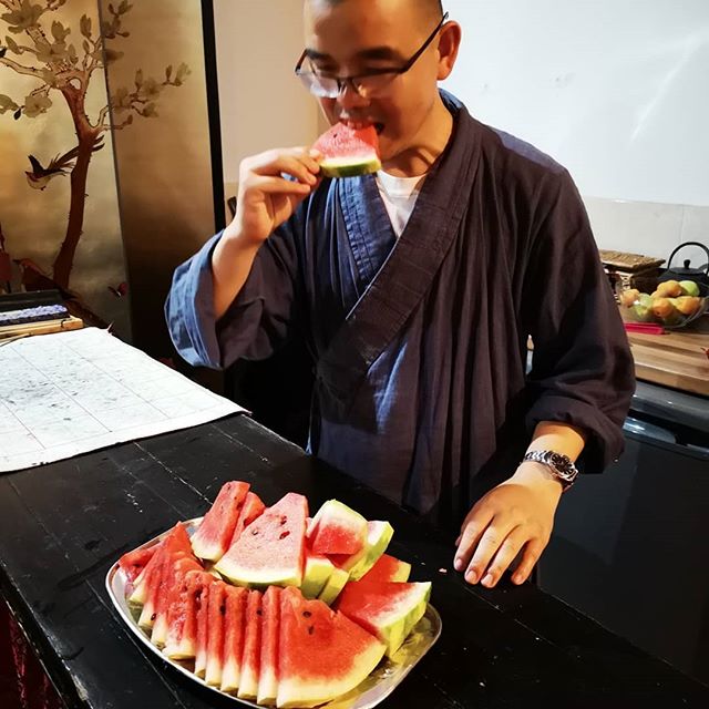 It was a hot one in there for training tonight! Nice way to cool down at the end of the sessions with some fresh watermelon
#watermelon  #colour #fruit  #martialarts #shaolin #strong #focused #healthy