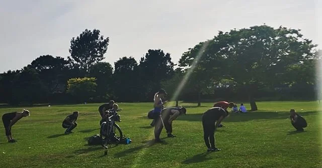 First outdoor session! So nice to see you all. Next class, same place Thursday 6.30pm
#westhendonplayingfields #outdoors #training #sunshine #summersun #hot #summer #friends #family #tanglong #kungfufighting #kungfu #shaolin #meetup
