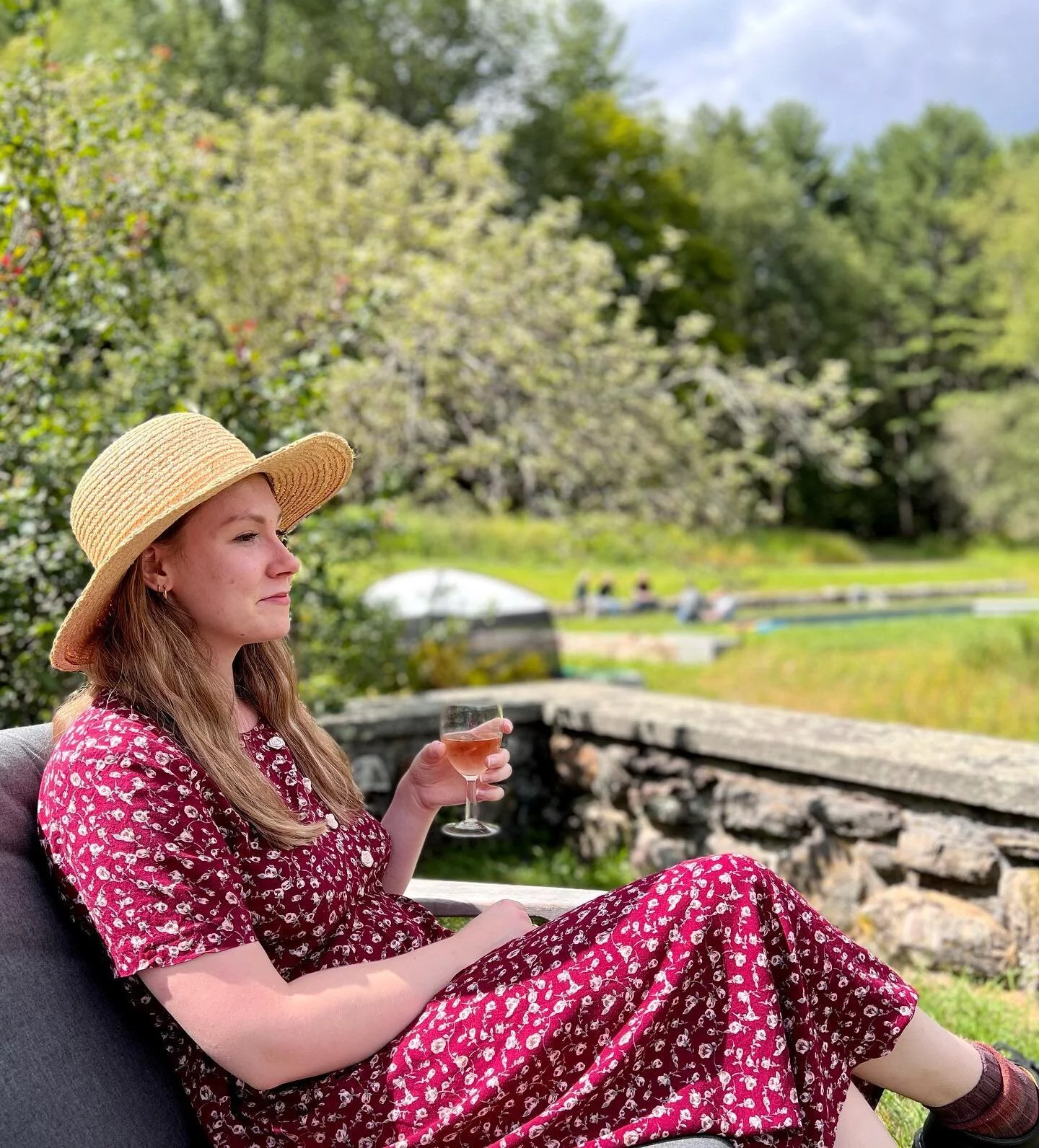 lots of rural charm in the country...! 👒🌾🍷