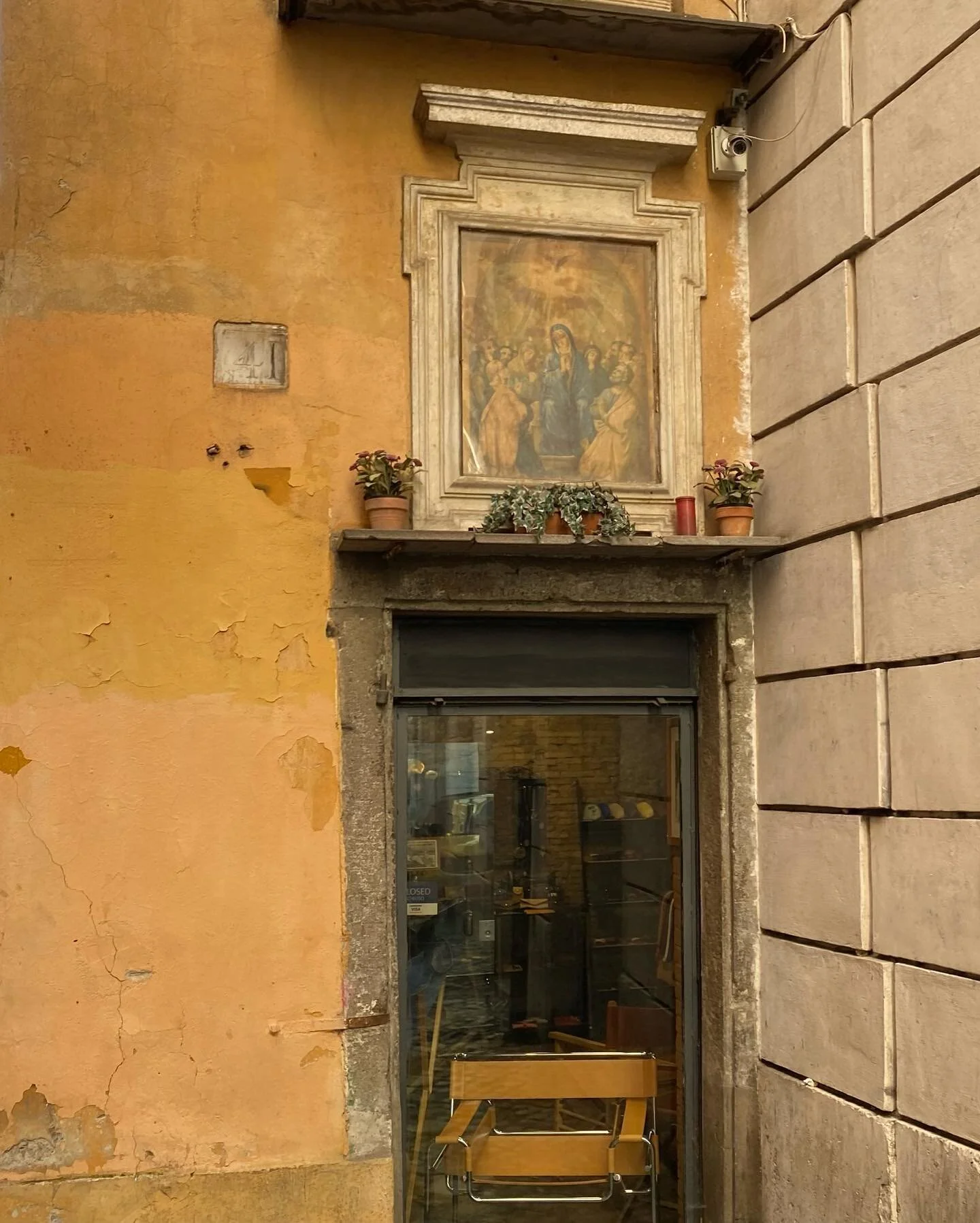 [lady gaga voice] roma ro-ma-ma