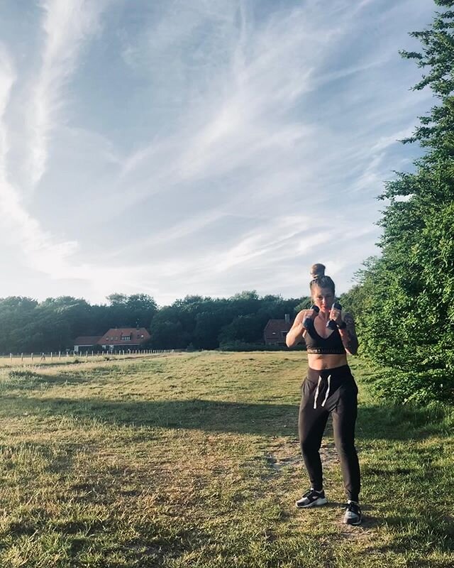 Why I train? To feel better and energised!
If I meditate? This is my meditation!
Course mind-fullness? Go outside and you&rsquo;ll have it 😁🙌 #train #training #workout #boxing #personaltrainer #personaltraining #sport #sportlife #fit #fitness #fitn