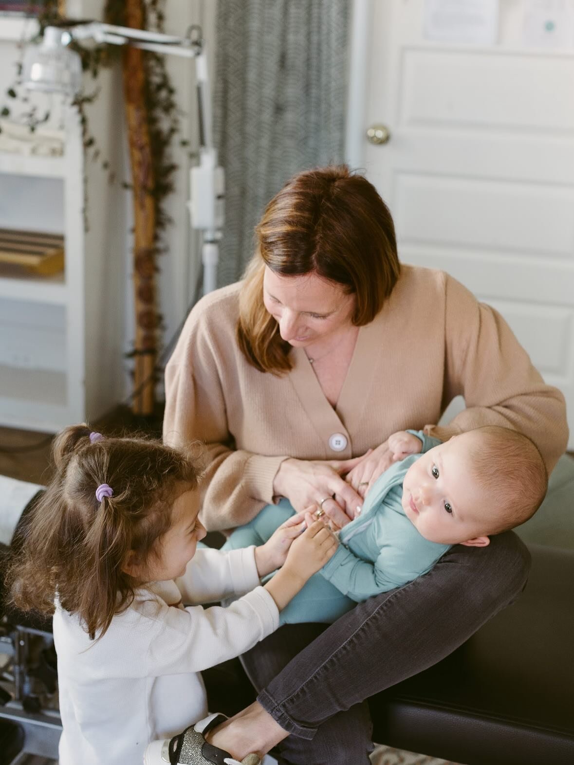 👶✨ Gentle hands. Big impact.

At Verve, we believe that even the tiniest spines deserve the deepest care. From colic to sleep troubles to growing pains, pediatric chiropractic helps support your child&rsquo;s health from the inside out.

With calm, 