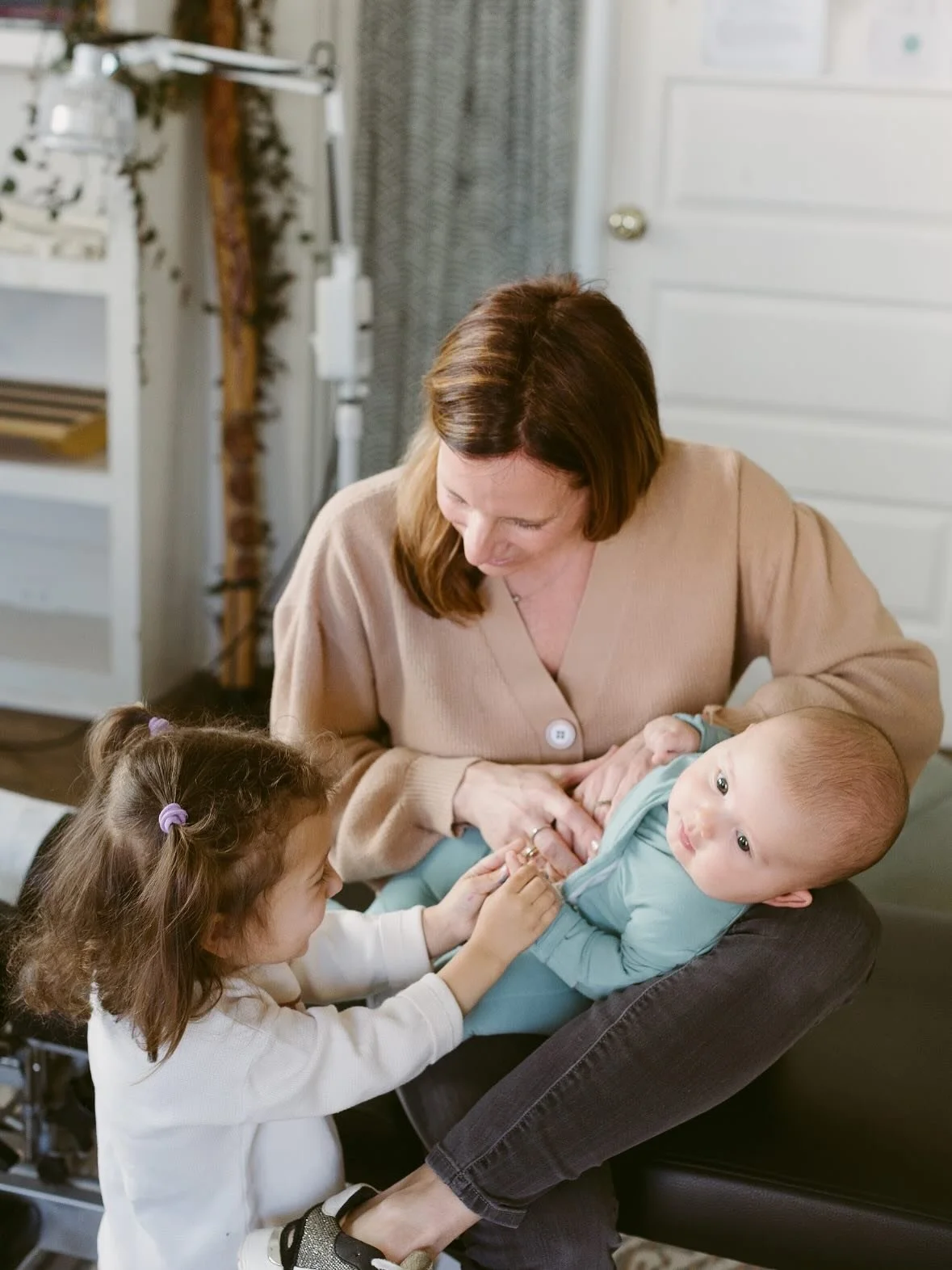 👶✨ Gentle hands. Big impact.

At Verve, we believe that even the tiniest spines deserve the deepest care. From colic to sleep troubles to growing pains, pediatric chiropractic helps support your child&rsquo;s health from the inside out.

With calm, 