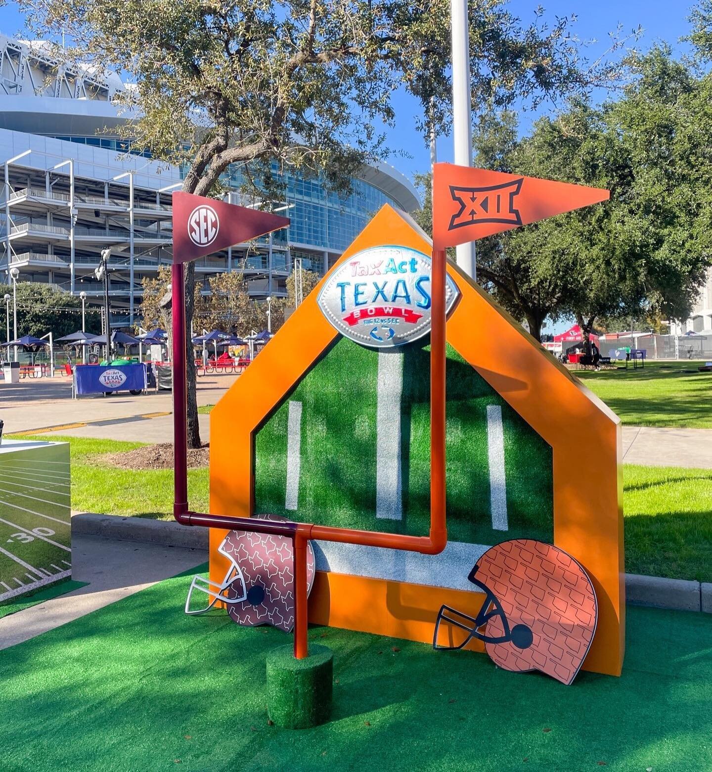 #tbt Clear eyes, full hearts, can&rsquo;t lose&hellip;with a fun branded booth at #TexasBowl for @ashleyofficial 🏈🏟️🏆