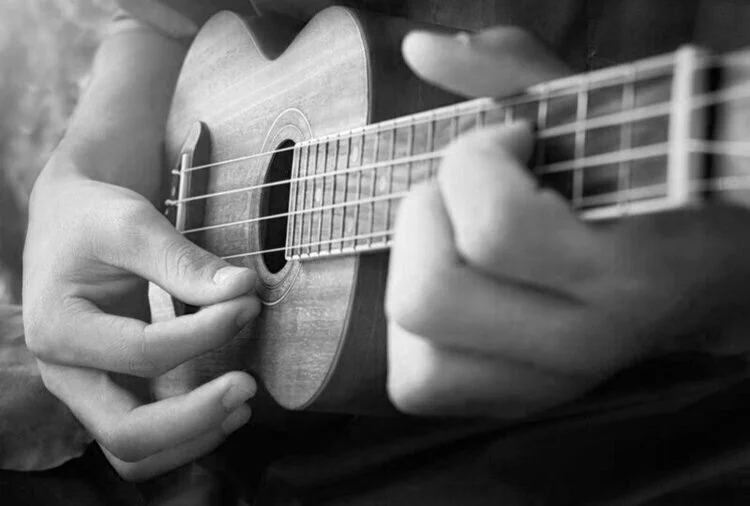 shockcityschoolofmusic-lessons-ukulele-1bw.jpg