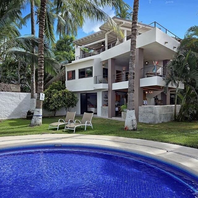 Oh happy day.
.
.
.
#casapalmar #sayulitamexico #airbnb #prettyviews #poolsidevibes #poolside #vacation #ohhappyday