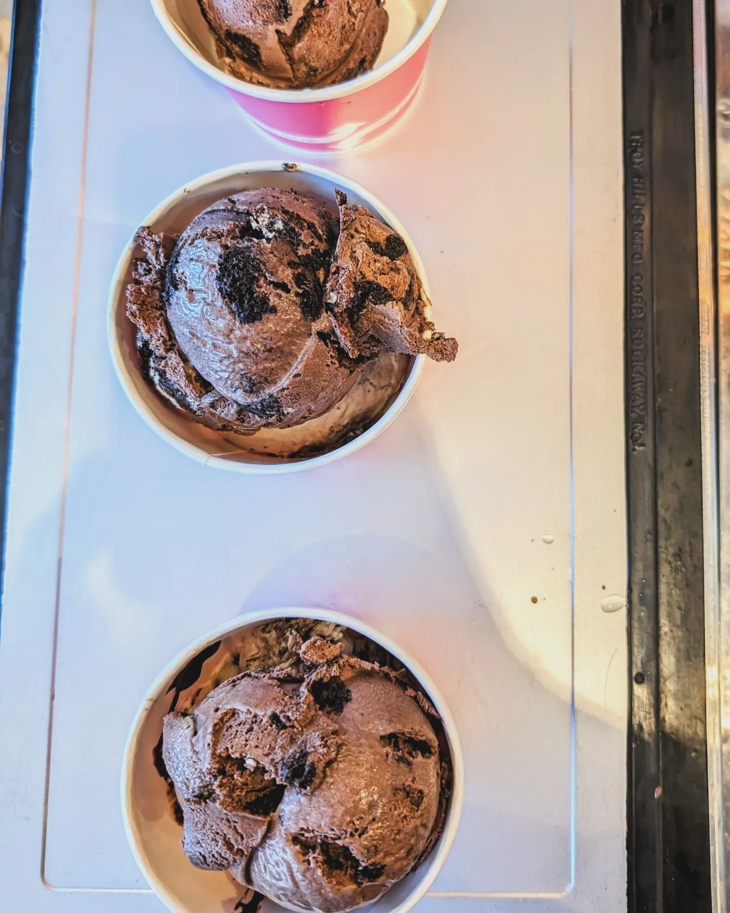 If you missed the memo:
Dark Side of the Moon = Dark Chocolate Oreo
&bull; our darkest chocolate ice cream + Oreo chunks&bull;

That makes 3️⃣ options with Oreos right now. If you had to pick a 4th, what would it be?! 
My vote would be sprinkle cake 