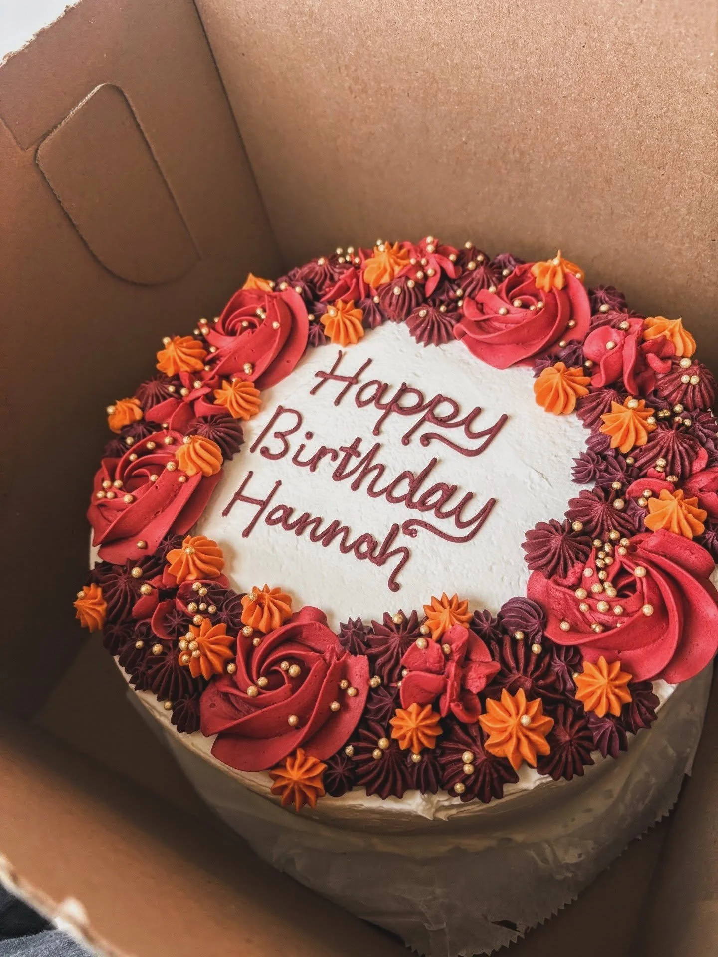 A thing of beauty 😍...ice cream cakes are such a fun addition to our menu, not sure they will go away any time soon!
Need one?
Choose: brown butter cake or chocolate cake (or seasonal cake options, if available)
Choose: any current flavor of ice cre