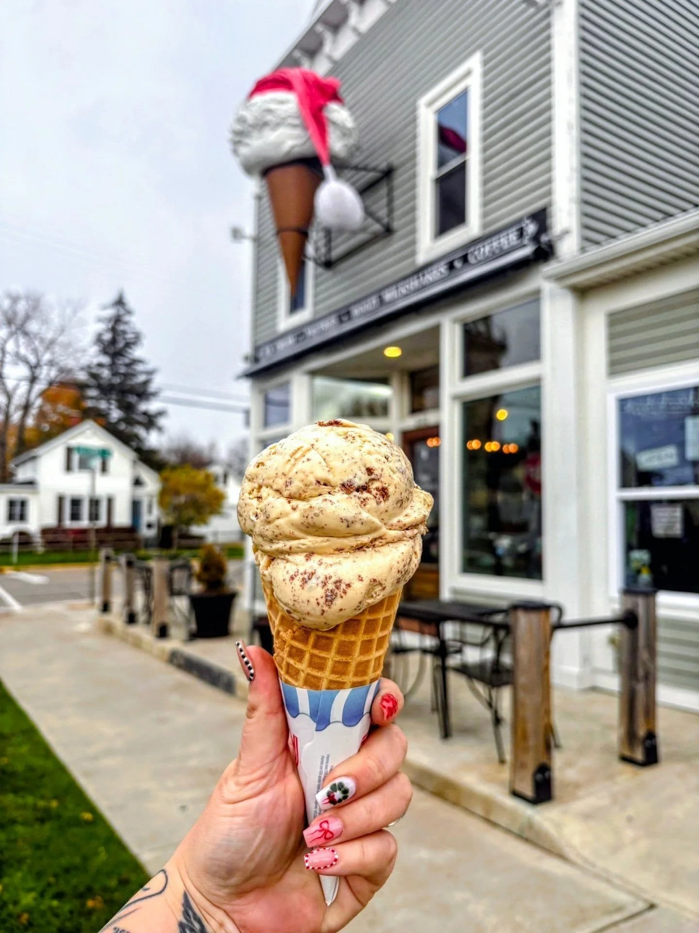 The only thing we needed? No, not Mariah Carey's song to be back on the radio playing ever 5 min...its actually the Santa hat back on.

So this means it's officially the holiday season.
Featuring - BISCOFF COOKIE BUTTER! Cookie butter ice cream + hou
