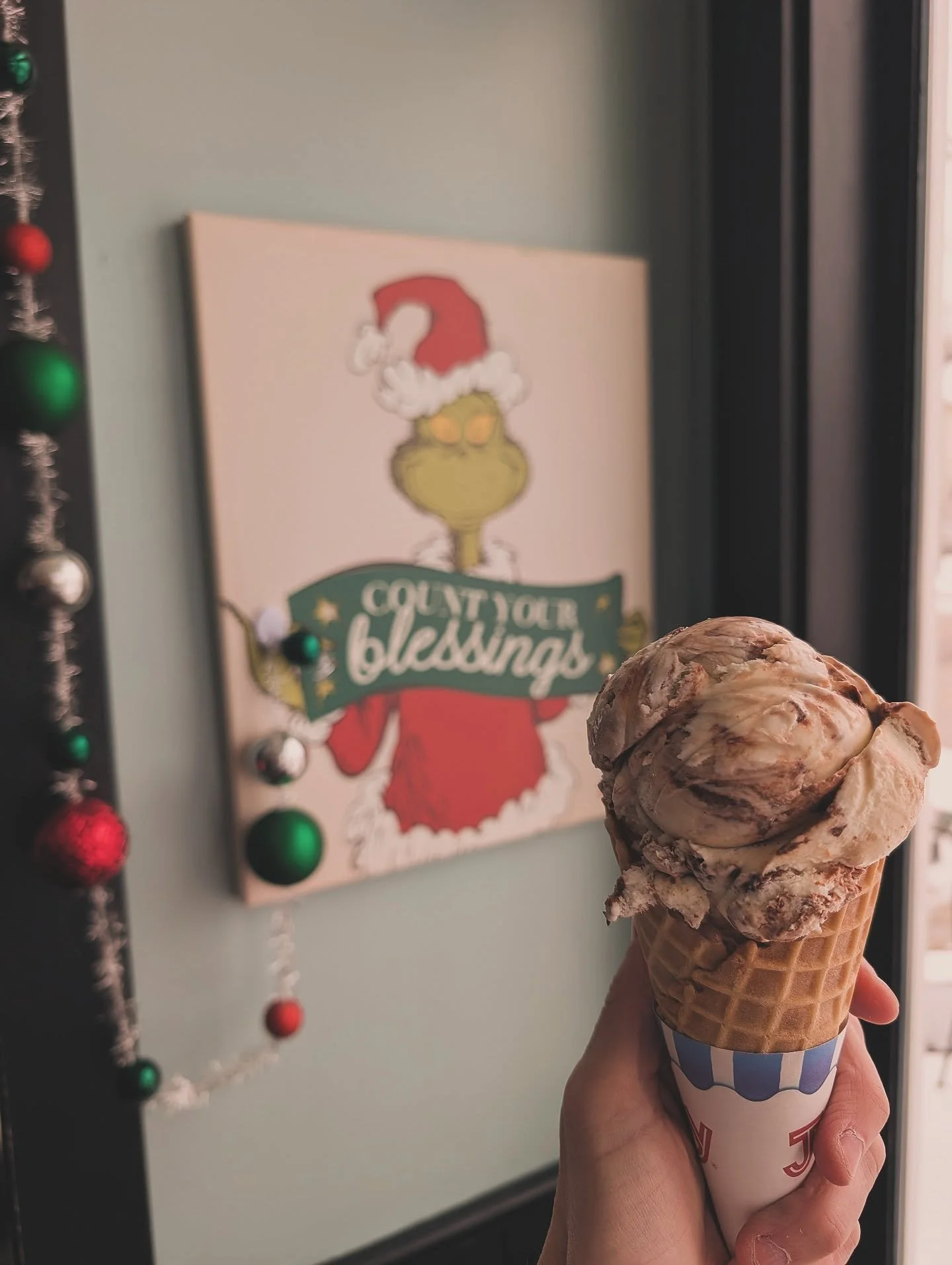 One of my favorite holiday delicacies... Chocolate Orange.
Orange zesty ice cream + house chocolate orange ganache streaks.
Its perfect.

If you haven't placed your Xmas orders yet - orders close on Friday, or when we can't make anymore with the ingr