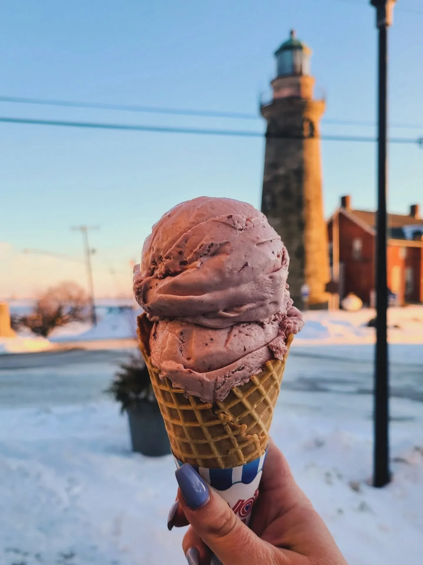 I take full responsibility for the snow. 
We decided that we'd put away our snow shovel this weekend so... that's absolutely on me. 😬❄️

We're ready to scoop for you, don't let your weekend get away just yet!

FYI - Tiramisu, Chocolate Almond, Dark 