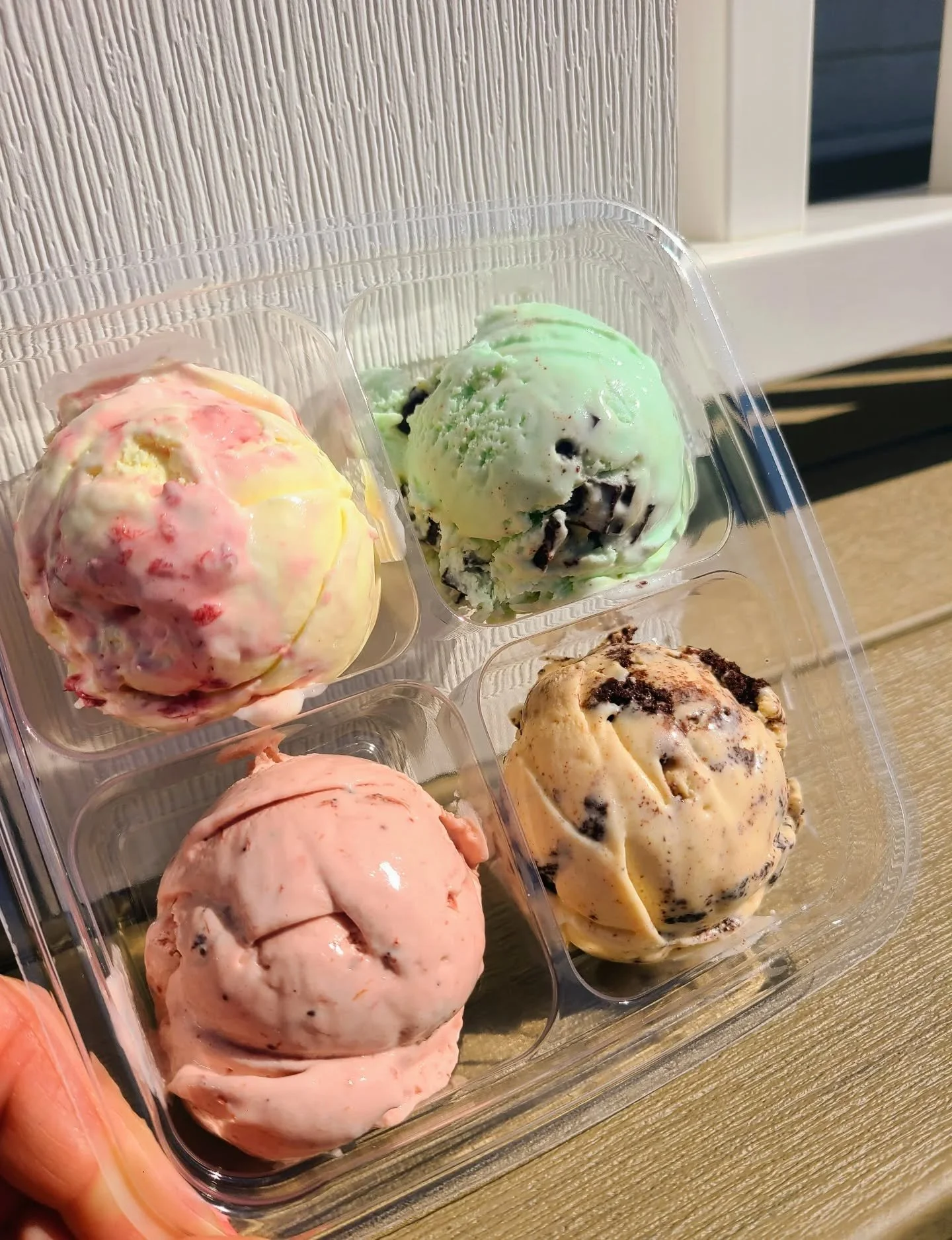 Getting whiplash from this weather...but that's ok. We'll happily remain the constant in your life🍦❤️. 

Featuring a sampler of: strawberry, lemon raspberry, mint chip, PB Oreo

📍202 The Creamery &bull; 1-8, Mon &amp; Thurs&nbsp; &bull;&nbsp; 12-83