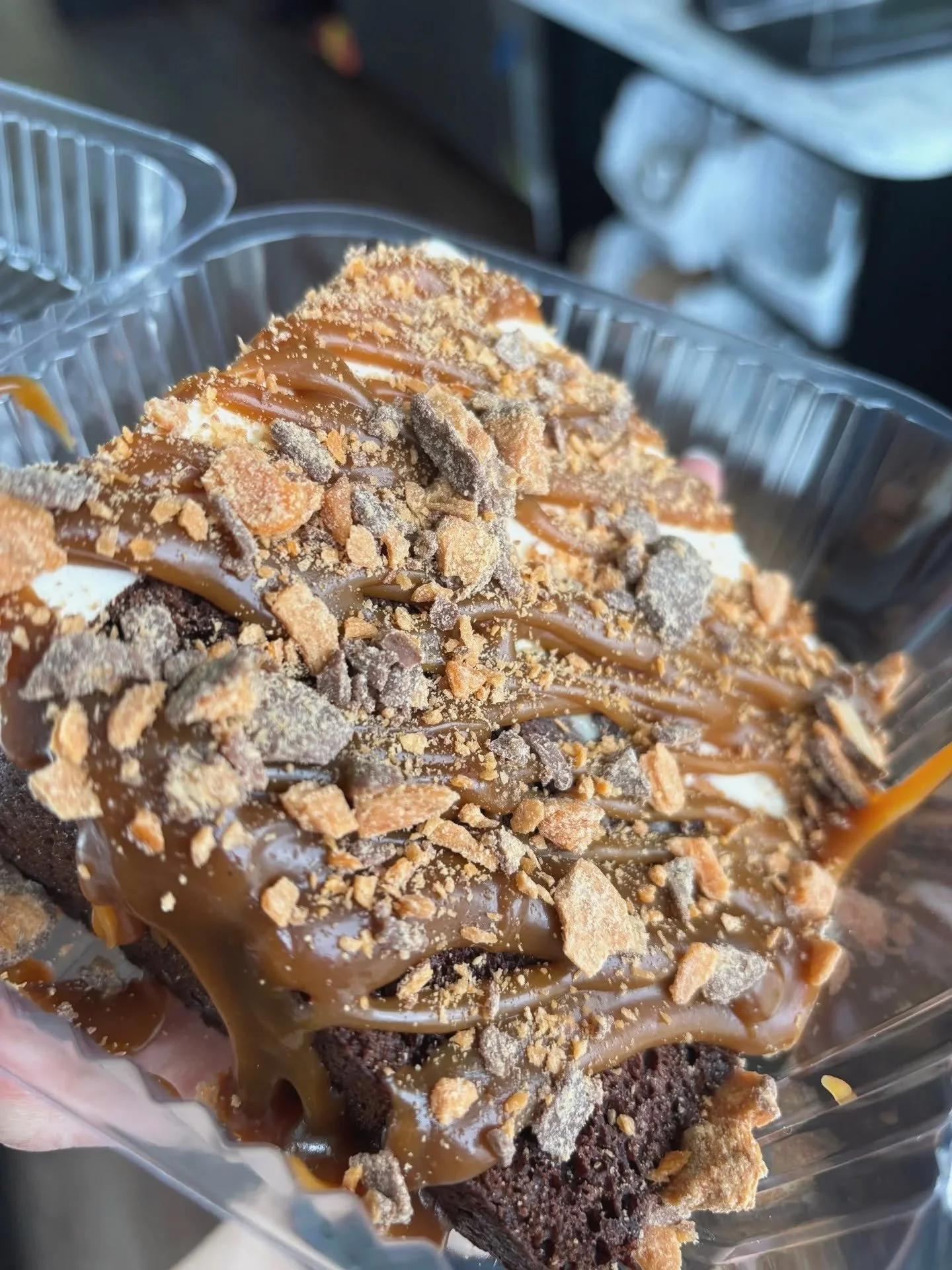 Have you ever seen something so beautiful?

BUTTERFINGER ICE CREAM CAKE SLICE
&bull; chocolate cake, oreo dirt &amp; house butterscotch layer + vanilla butterfinger ice cream, house whip &amp; PB butterscotch drizzles &amp; more butterfinger of cours
