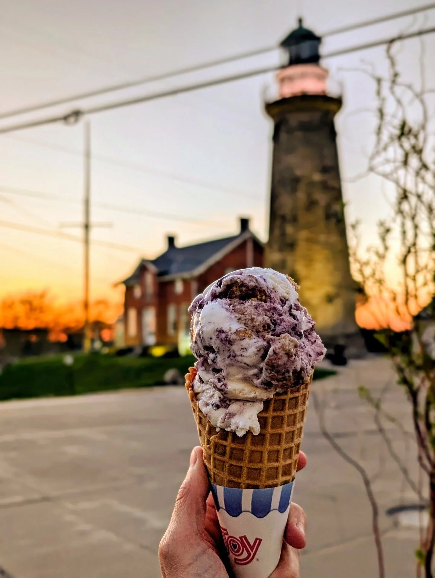 Heading into sunset season, slowly but surely!
It was a gorgeous night last night, thanks to everyone who swung by for a scoop🍦.

Last week of April hours! Next week we shift a little more towards summer hours. Hours are always updated on: Google, F