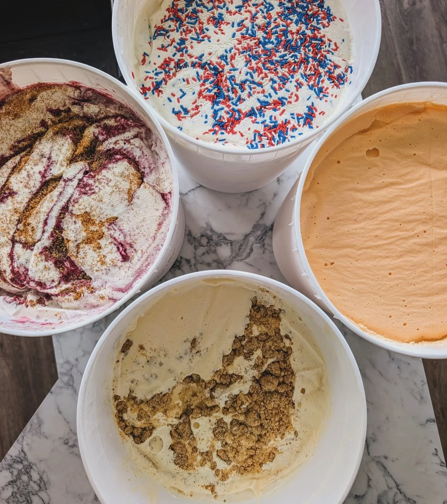 You know we weren't going to enter a holiday weekend without new goodies... { FLAVORS ALERT }

&bull; PEACH CRUMBLE - punchy real peach ice cream + our house brown butter oat streusel 

&bull; CAKE BATTER *Memorial Day edition* - white cake batter ic