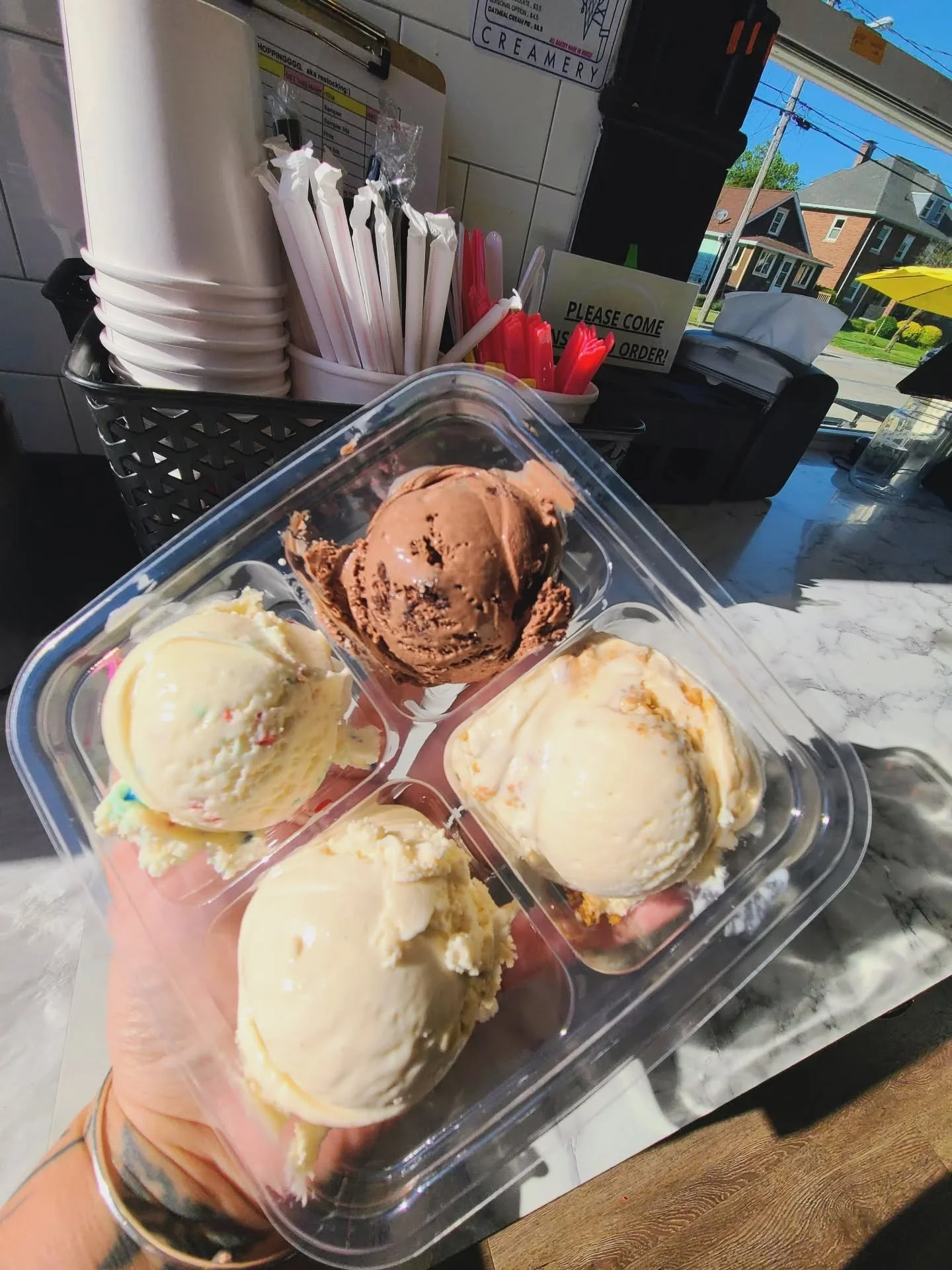 A little behind today 😅...but great news --> { FLAVORS ALERT }

FLUFFERNUTTER 
&bull; marshmallow &amp; peanut butter ice cream + vanilla marshmallow streaks &bull;

DARK CHOCOLATE CHIP
&bull; our darkest chocolate ice cream + soft chocolate flak