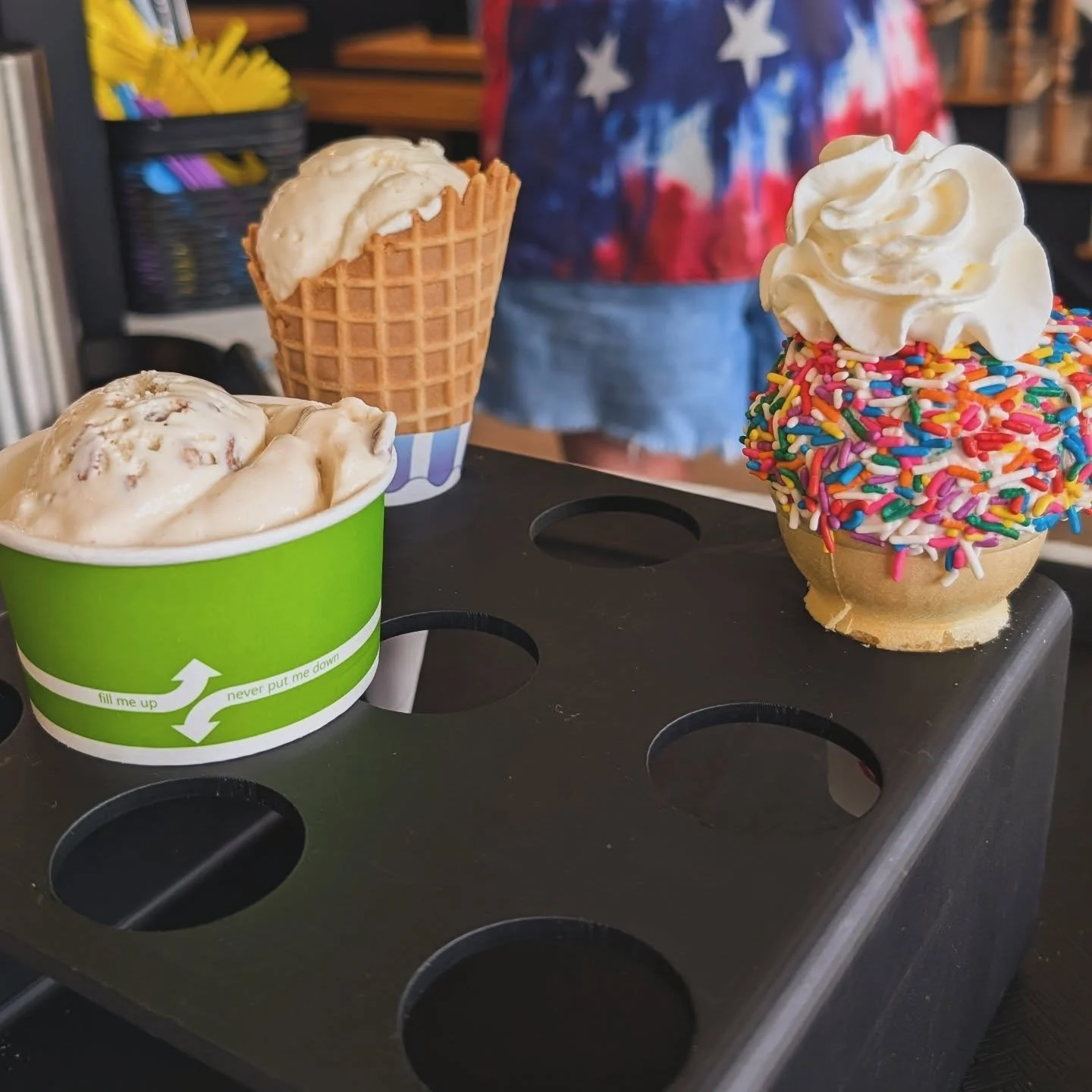 Plain, sprinkles, or sprinkles &amp; whip? 
What's your order?! 

ALWAYS sprinkles for me 😁.

SUMMER HOURS:
📍202 The Creamery &bull; 11A-10P daily🍦🍪
📍206 next door &bull; 11A-930P daily ⛳🥤🍋

www.toasttab.com/fairport-harbor-creamery to order o