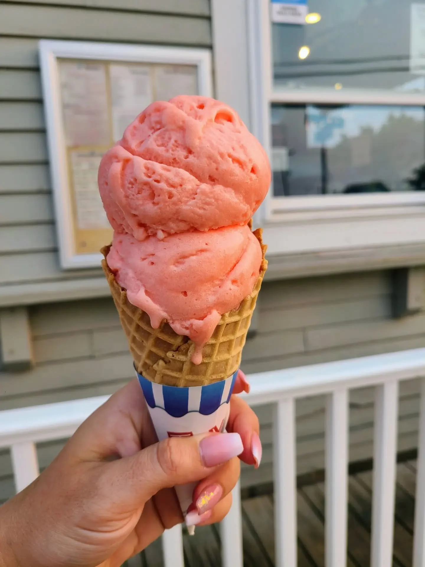 I teased this yesterday but how about a { FLAVOR ALERT }! New Dole Whip edition!

PEACH DOLE WHIP
Peach flavored sorbet, and my goodness does it taste like a fresh peach. 
We were all so surprised. No artificial colors either - just fruit concentrate