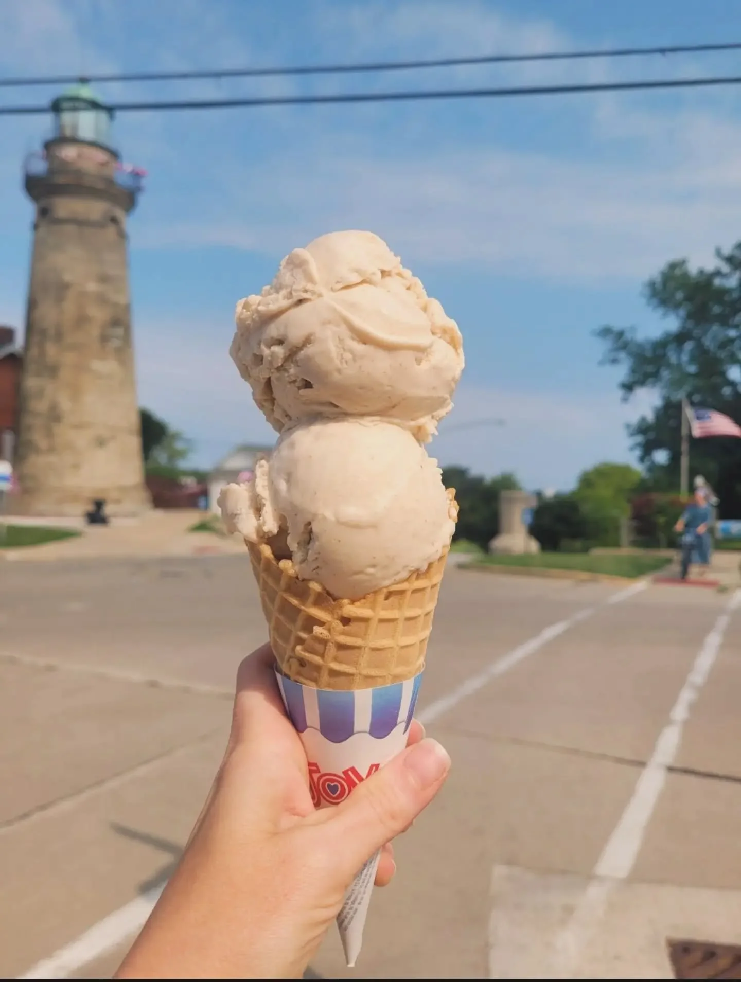 A couple of newbies releasing today... { FLAVORS ALERT }!

VEGAN BANANA PEANUT BUTTER 
&bull; a banana and peanut butter ice cream, made with a coconut cream base, completely vegan! *Contains nuts*

*BOOZY* APPLE JACK 
&bull; Apple Jack Daniels infus