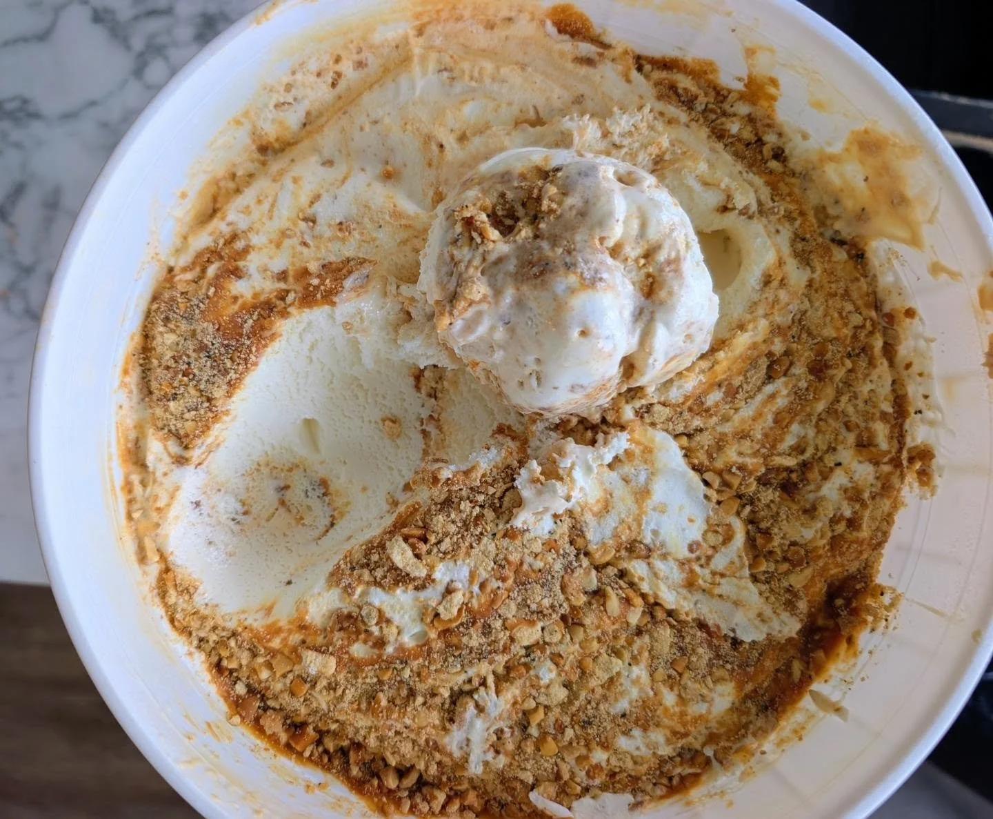 { FLAVOR ALERT } - ATTITUDE ADJUSTMENT
&bull; vanilla ice cream + our candied peanuts &amp; pretzel crumble mix, house caramel streaks &bull;

"Can I get an attitude adjustment?" ...ya sure can bud. 😁 I had a drink named this somewhere a f
