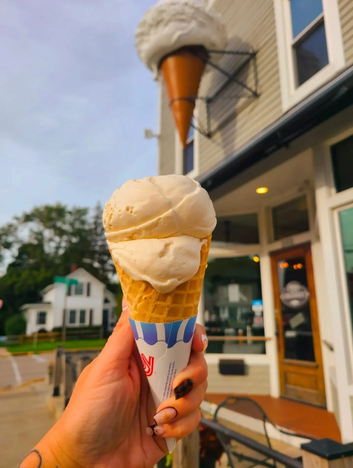{ FLAVORS ALERT } biscoff edition!

BISCOFF CHEESECAKE 
&bull; biscoff cookie butter &amp; cheesecake ice cream &bull;

*BOOZY* BUTTERSCOTCH BISCOFF
&bull; butterscotch schnapps &amp; whipped vodka flavored biscoff cookie butter ice cream &bull;

Bot