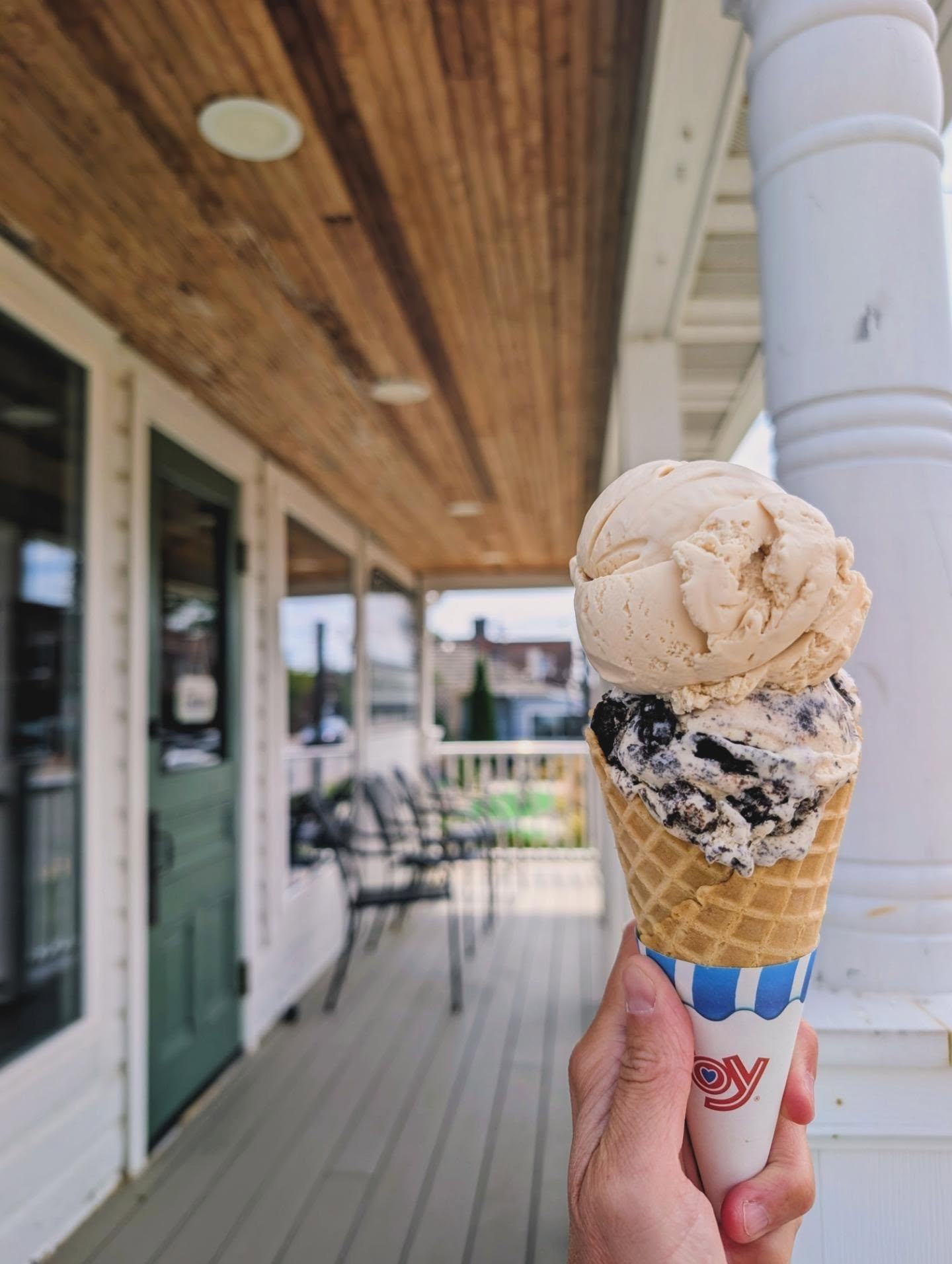 A little Thursday { FLAVOR ALERT }

PUMPKIN OREO 
&bull; pumpkin spice ice cream + Oreos &bull; ..the best way to ease into pumpkin things is by adding Oreos 😂

BISCOFF CHEESECAKE 
&bull; biscoff cookie butter &amp; cheesecake ice cream &bull;.. thi