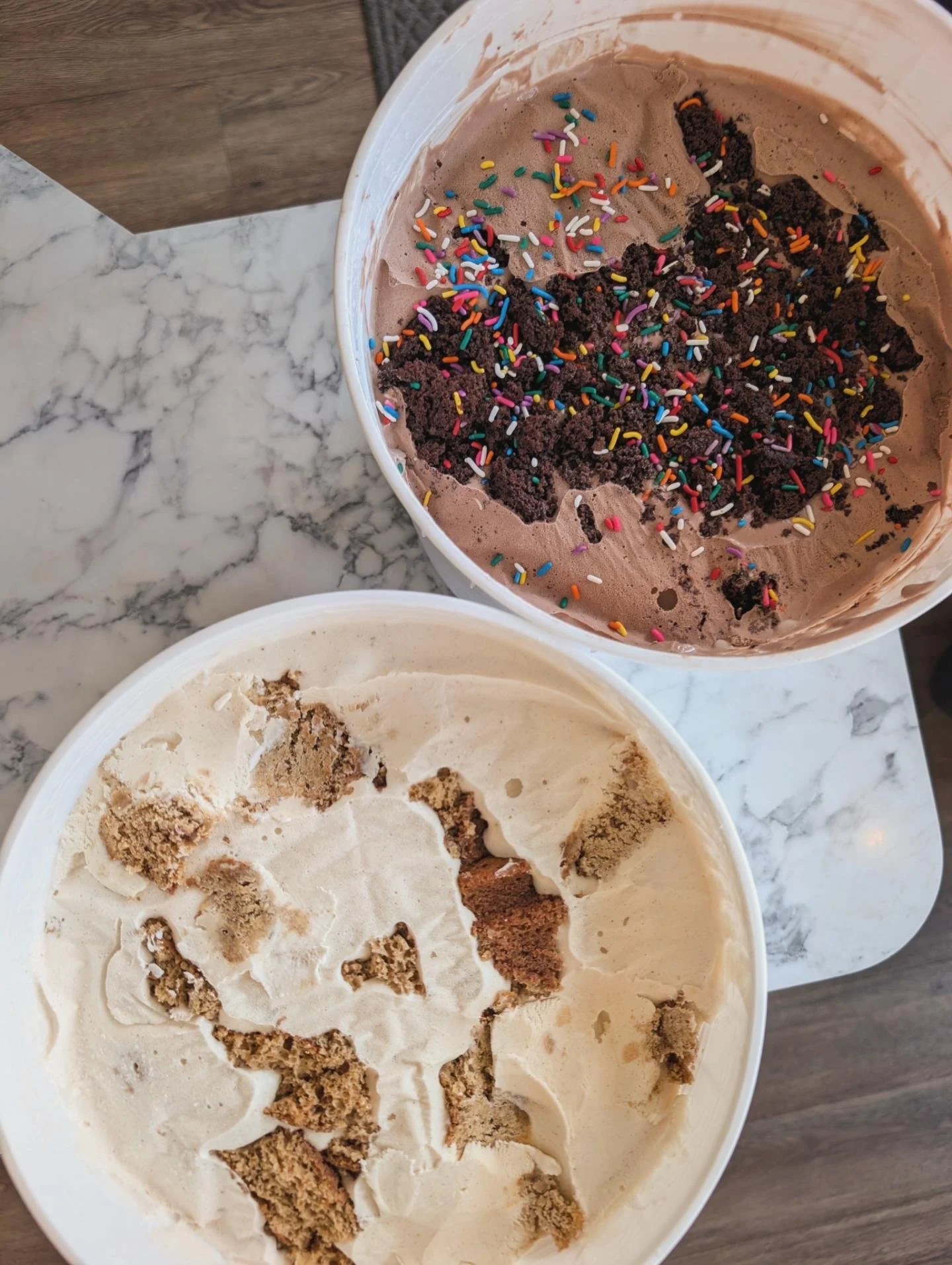 A little Friday fun...I told you lots of flavors and potentially quick turn arounds for fall this year! So far, no lies.

{ FLAVORS ALERT }
APPLE CAKE
&bull; cinnamon, vanilla and apple ice cream + house apple cake crumbles&bull;

CHOCOLATE SPRINKLE 
