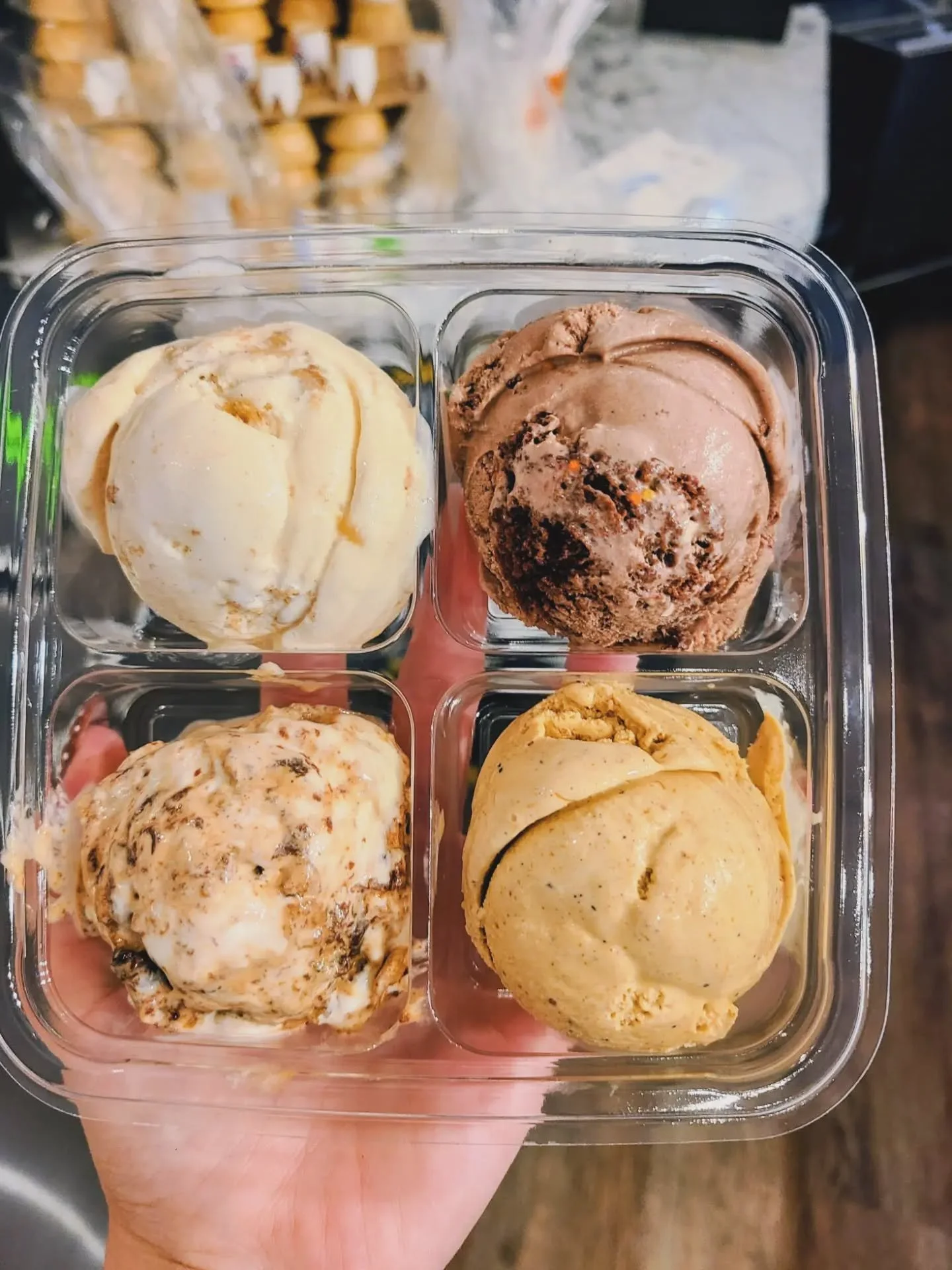 Could be the perfect weekend for a fall sampler...here's what I'm getting -->
&bull; pumpkin spice latte
&bull; cherry pie
&bull; chocolate sprinkle cake
&bull; apple cake

Also recommend: a sunset visit &amp; perhaps a slice of cake?! While a few