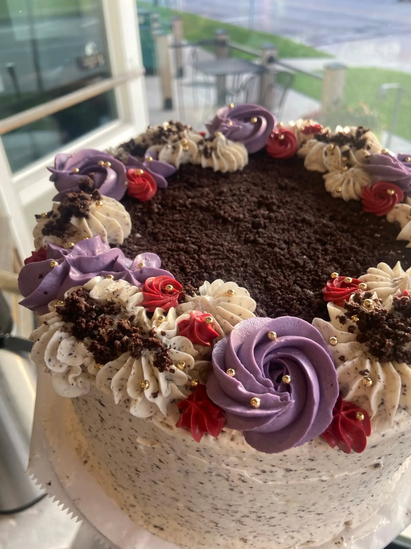 Cookies &amp; Cream cake slices this weekend!! 
Emily did such a great job on this decorating 😍, loving those fall colors.

Running low on:
- Buttered popcorn ice cream!! Ppl have been lovingggg this one, and we won't make it again
- Cardamom coffee