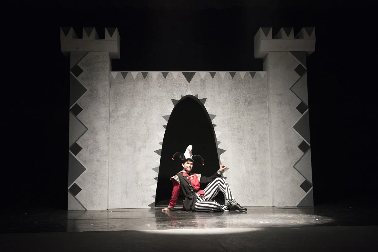 caste unit on stage
