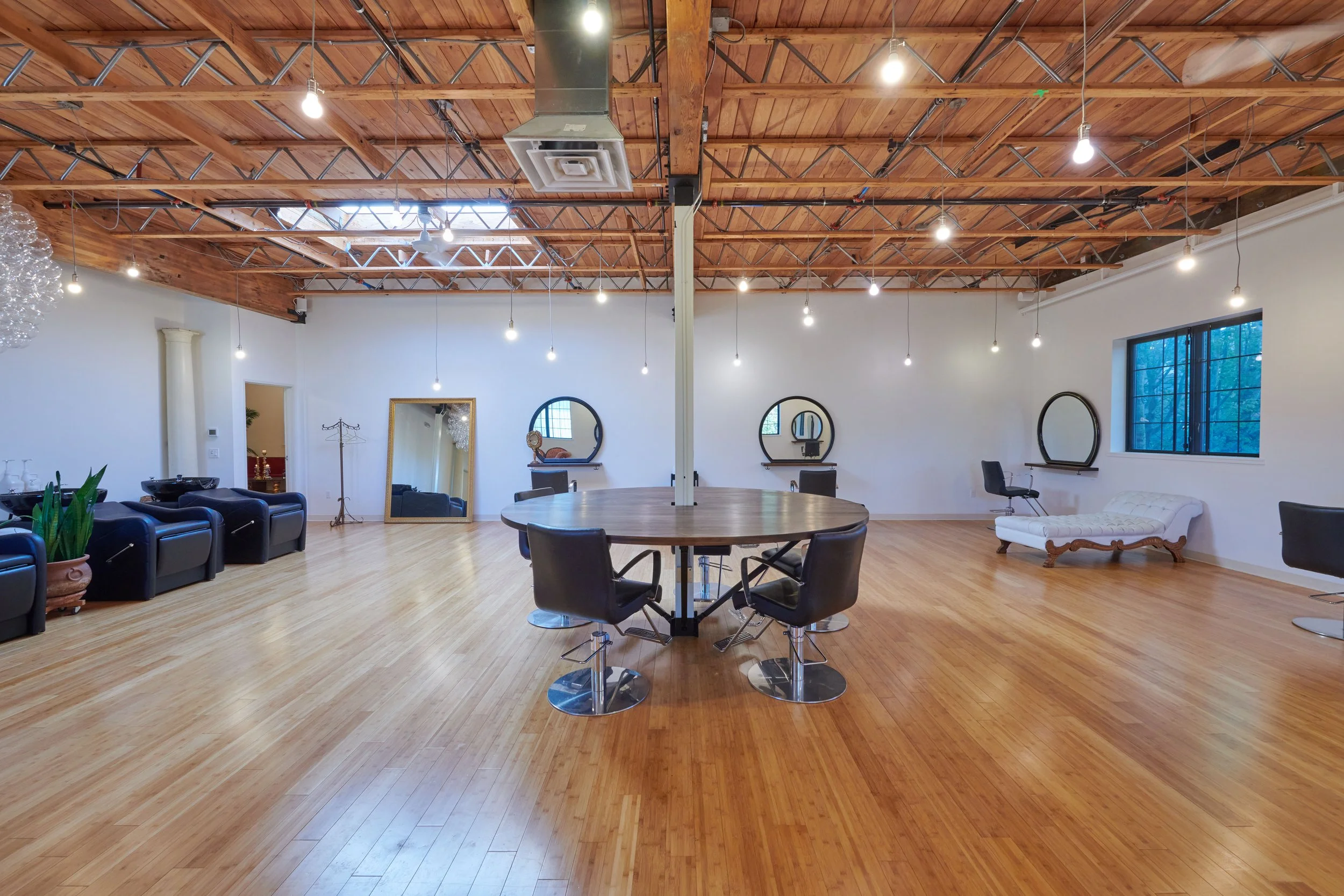 © Jesse Champlin 220 Salon 10_13_25 Shoot_DSC3056 copy.jpeg