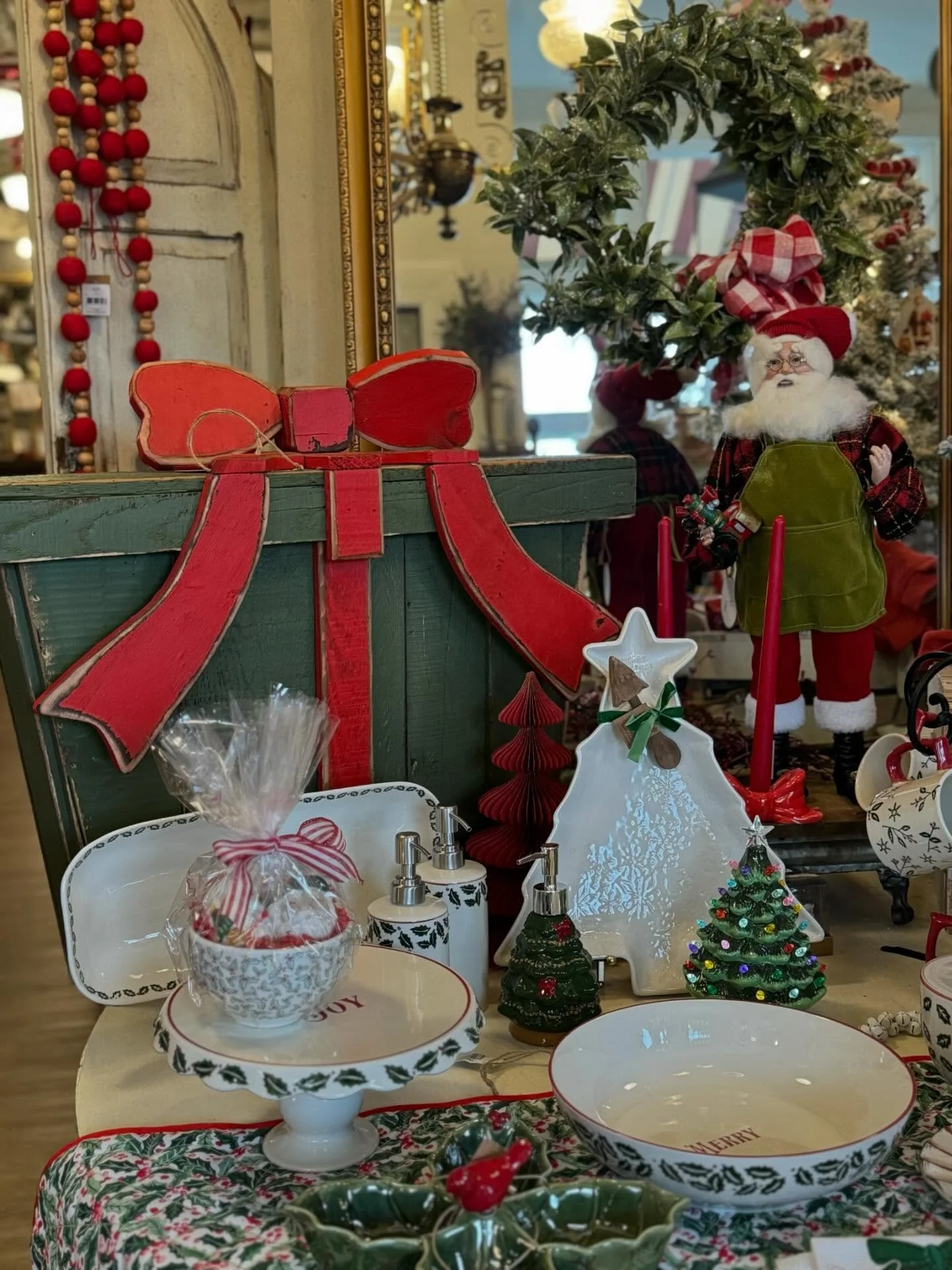 So many cute goodies in the shop! Great for stocking stuffers, secret Santa&rsquo;s, white elephant games, etc! 
We are open today 10-5! Come on in and visit us☺️✨
.
.
.
.
.
#christmasdecor #giftshop #longislandshopping #farmingdaleny #nassaucountyny