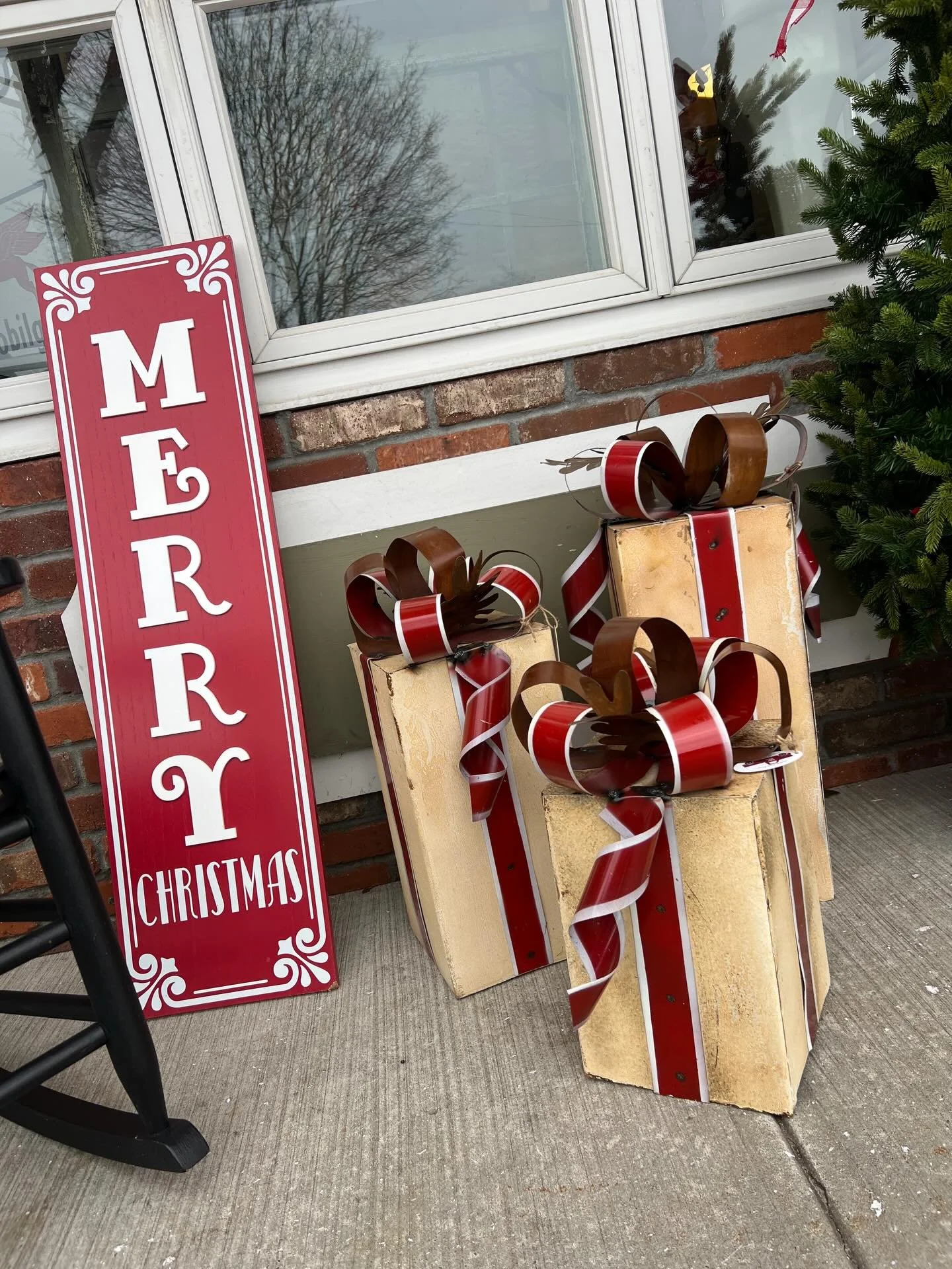 🎁New decor at the shop! 🎁These tin gifts are adorable! You can decorate them as a large table centerpiece or place then by your front door or 
fireplace! We are open today from 10am to 7pm with our late night Jingle and Mingle shopping from 5pm-7pm