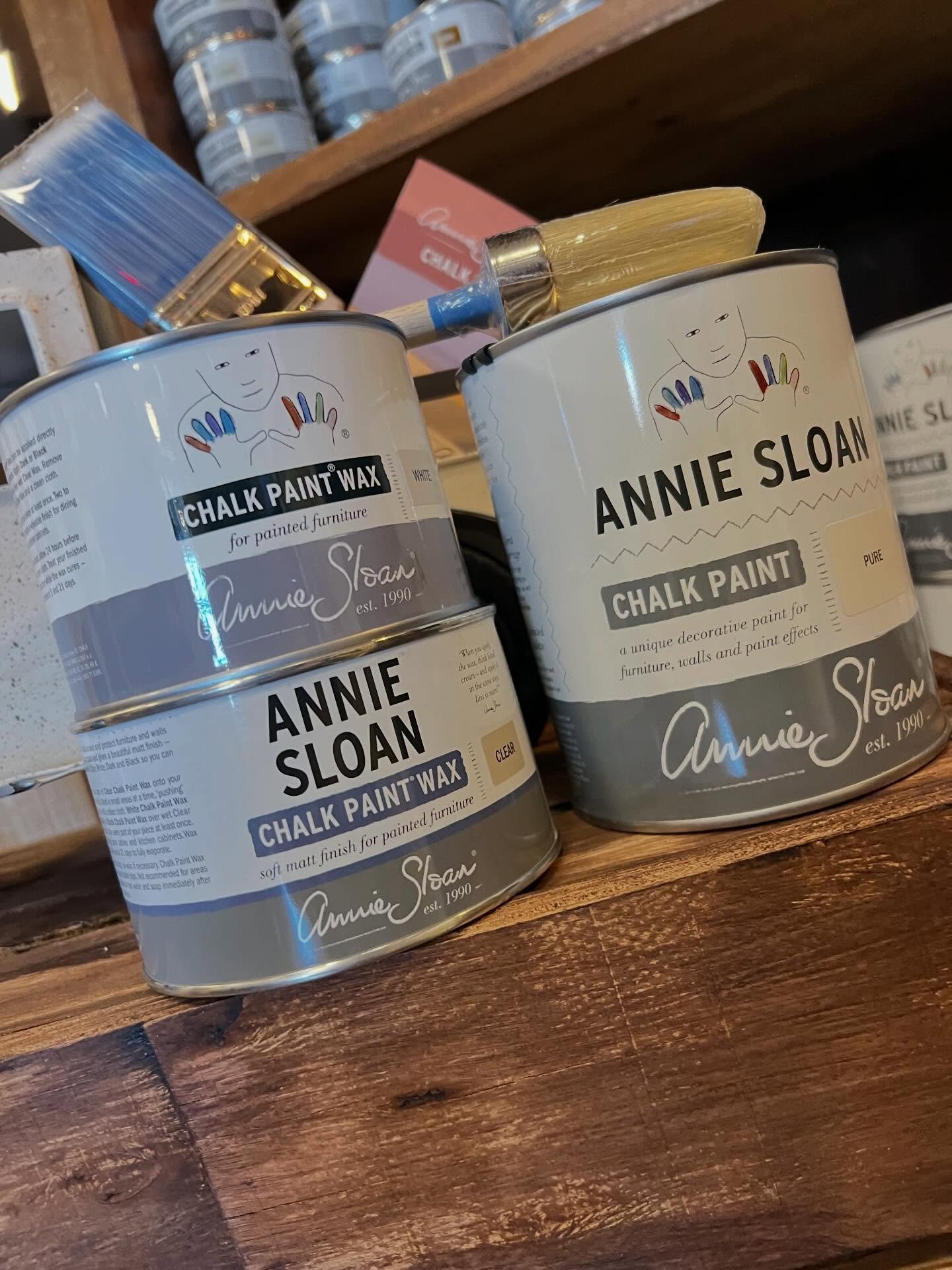 Have you been wanting to start a DIY paint project? Paint classes are staring in May!! Grab a friend and come learn the techniques how to transform your furniture! 
.
.
.
#chalkpaint #paintclasses #furniture #backintime #DIY