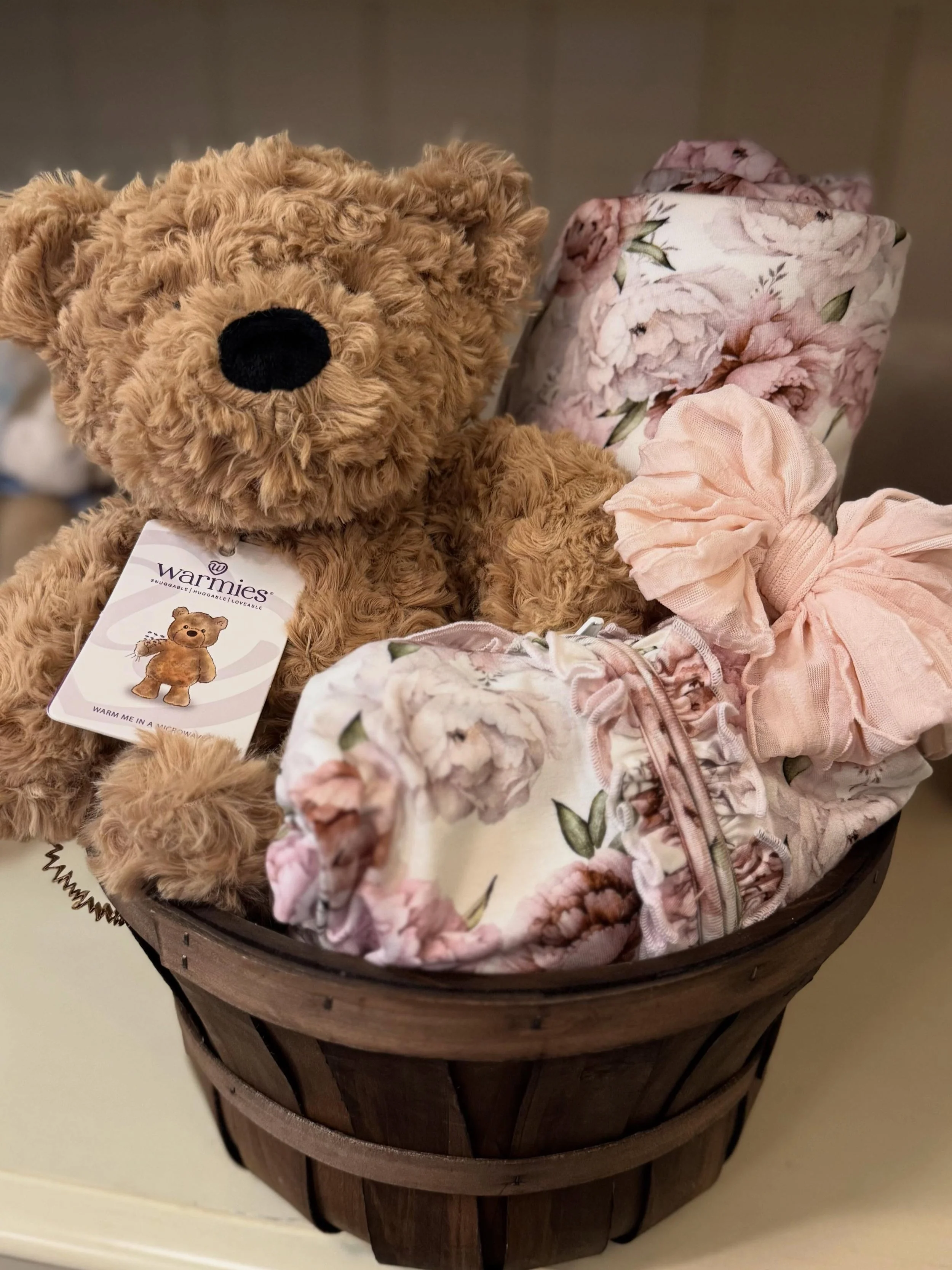 Did you know we offer custom gift wrapping &amp; basket services? ✨
From baby showers, birthdays, bridal gifts &amp; everything in between &mdash; let us do the work for you! 🩷 Whether you&rsquo;re building the perfect baby basket or creating a thou