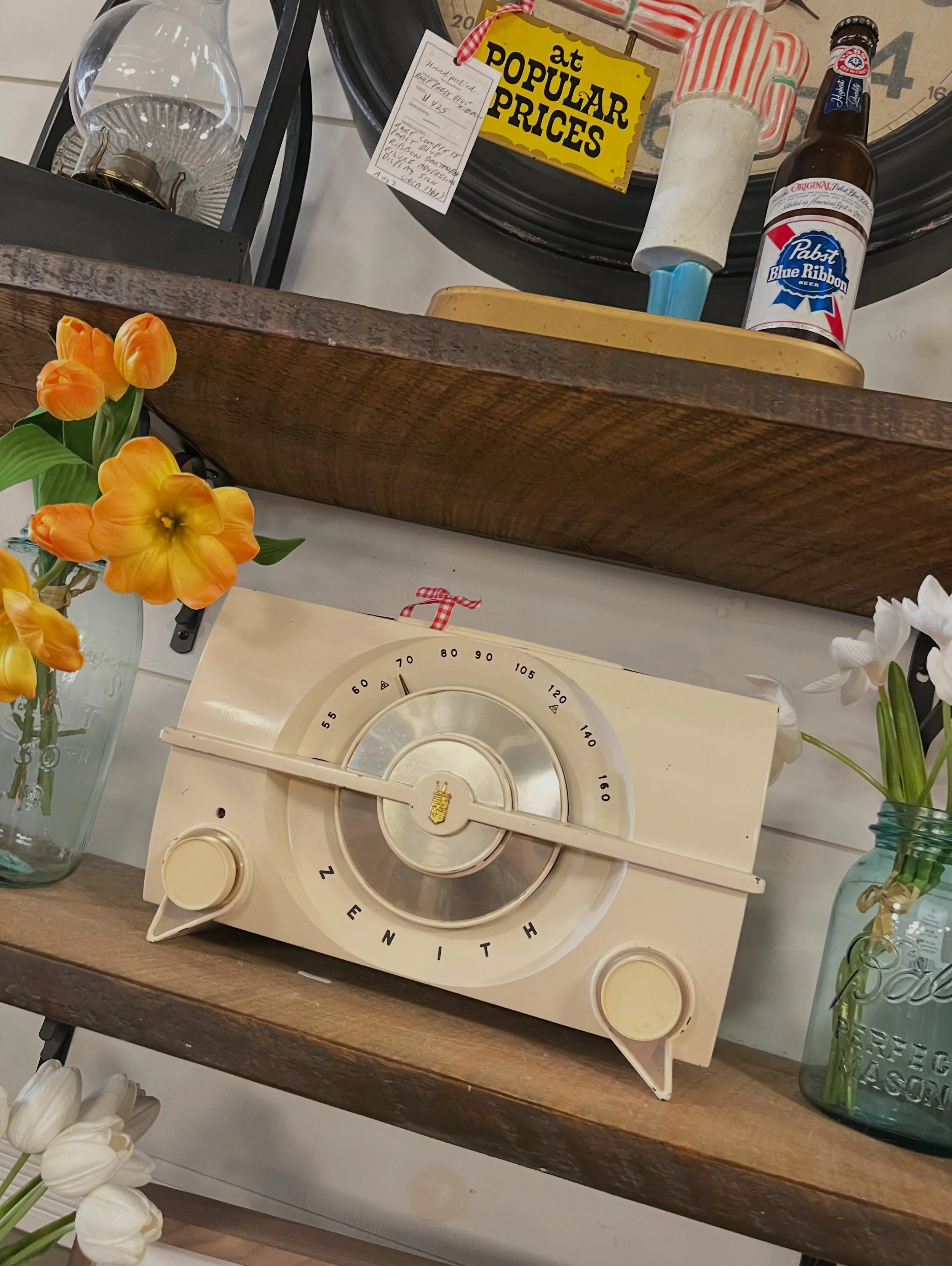 How fun are these antique radios! Place them on a shelf or table to decorate! They are sure to be a conversation starter! 
.
.
.
#radio #vintage #homedecor #longisland #farmingdaleny