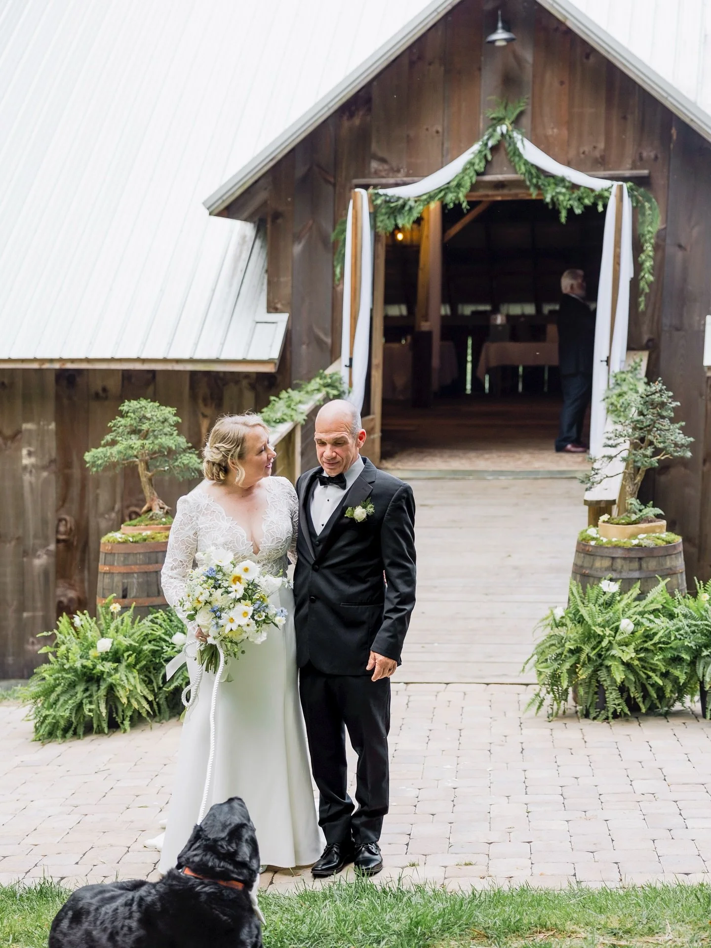 JJB REAL BRIDE ✨ Cheryl in Veda by Jenny Yoo, a gem of a find from our sale rack!
Cheryl discovered this stunning discontinued Jenny Yoo gown just a few months before she said “I do!” The long sleeves, intricate lace, and sultry neckline