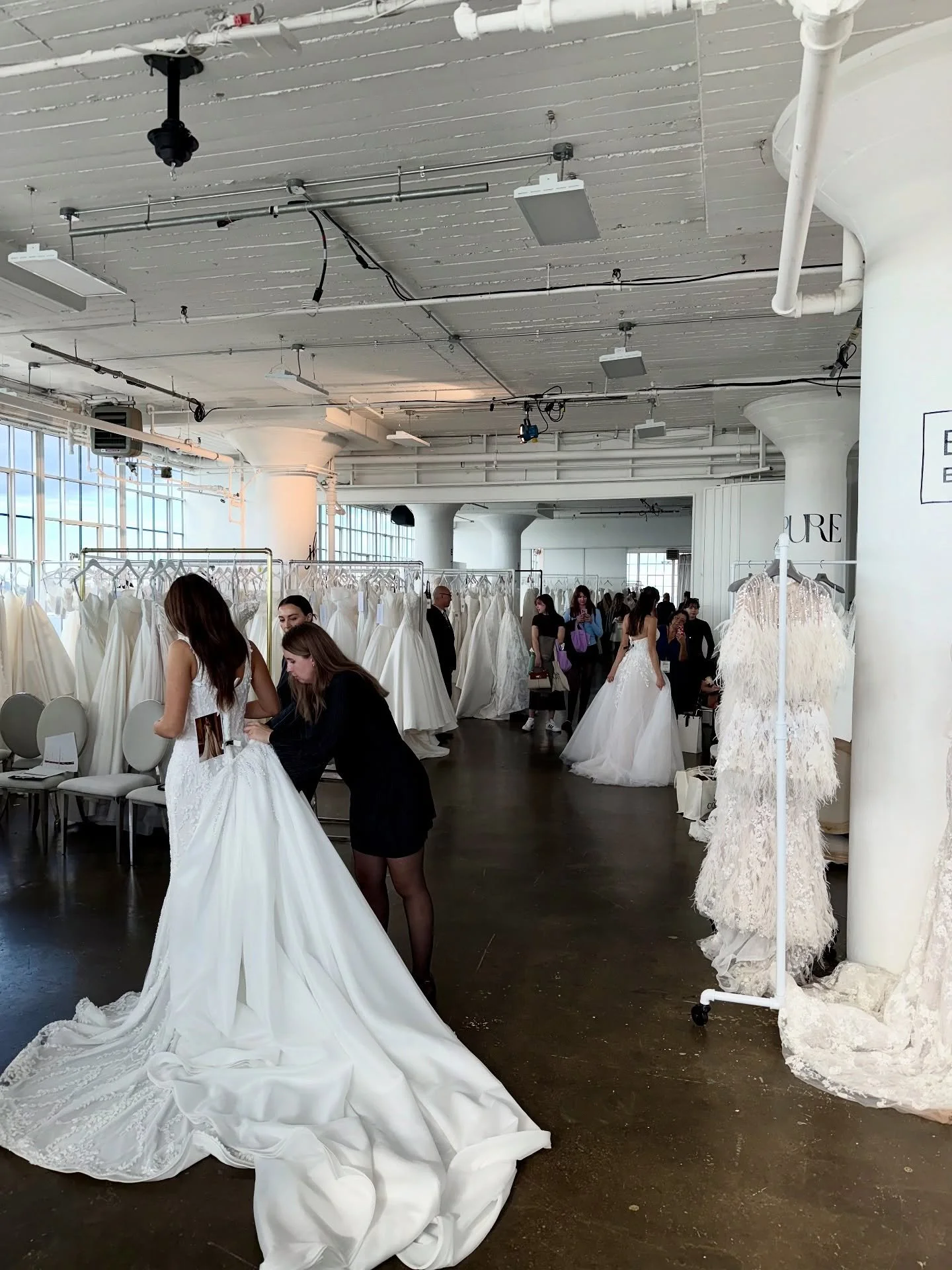 Our second trip to NYC Bridal Fashion Week was nothing short of spectacular ✨🏙️
Here are just a few of our favorite moments!
We finally got to see the new Aura by Jenny Yoo and Locket by Watters collections in person — both arriving at JJB th