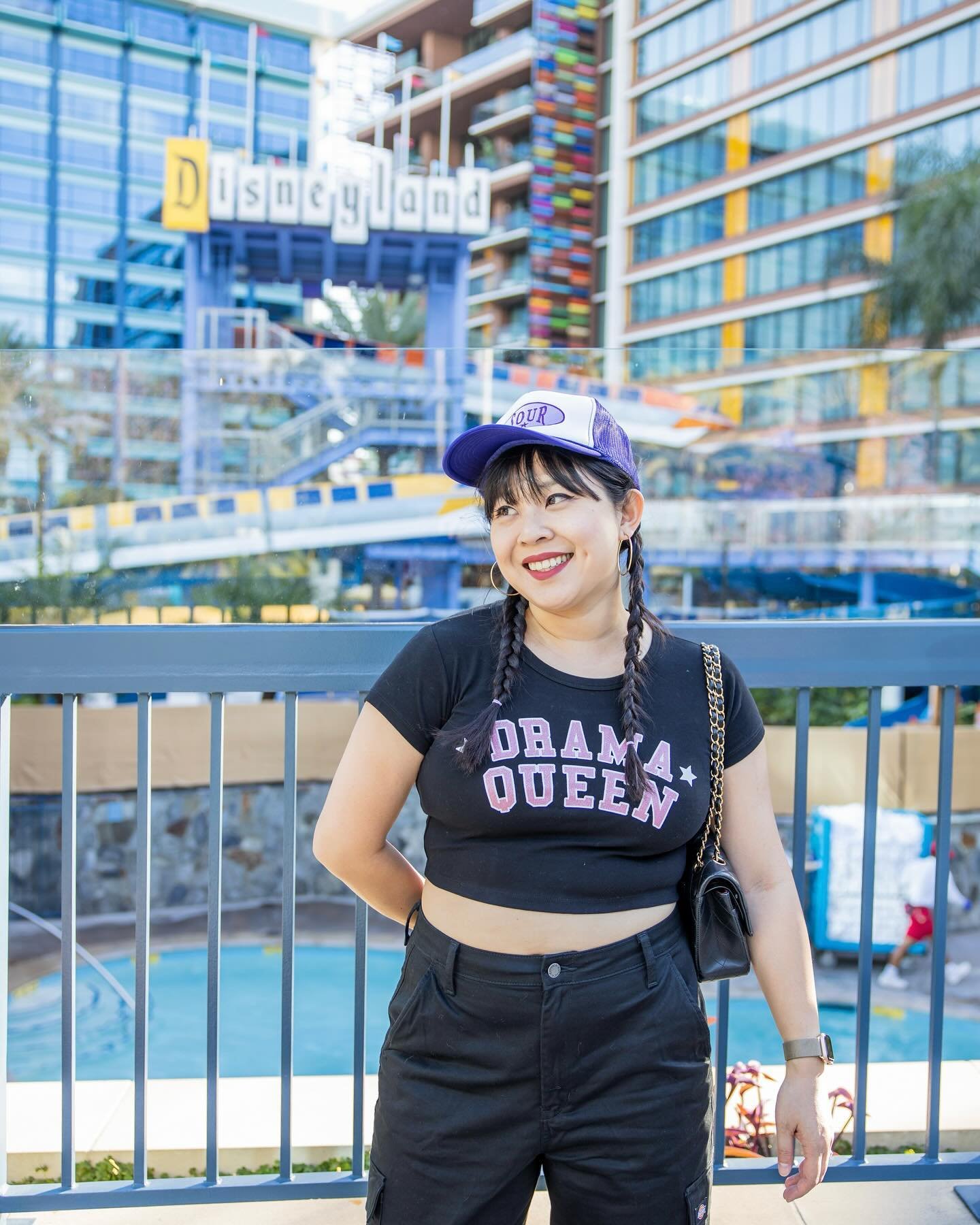 ❤️&zwj;🔥🥨🌷🫀❤️

loved putting together this outfit inspired by what @oliviarodrigo wore to disneyland a few years ago!

outfit details:
top - @dollskill
pants - @dickies
hat - @oliviarodrigo
earrings - @amazonfashion
bag - @chanelofficial

screens