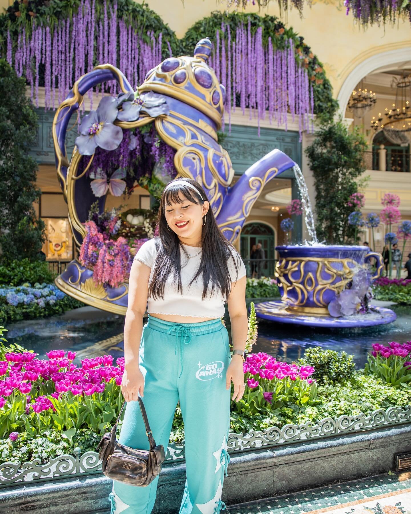 at tea time, everybody agrees 🫖

share this with a fellow travel buddy and save this post for your ultimate guide to everything you need to know about @bellagio&rsquo;s conservatory and botanical gardens:

📍 3600 s las vegas blvd, las vegas, nv 891