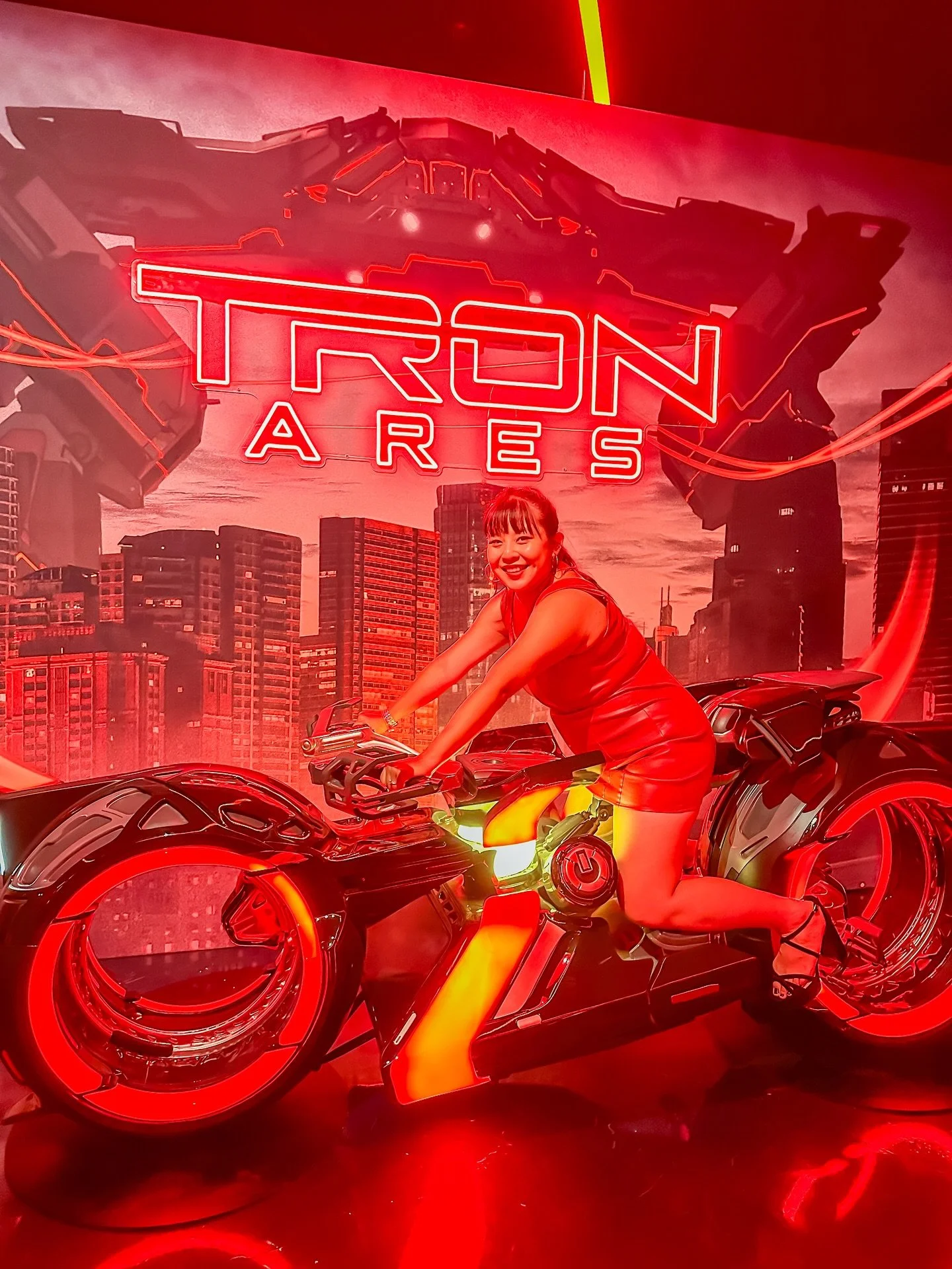 worlds will collide 🏍️

huge thank you to @disneystudios for inviting me to last night&rsquo;s elecTRONica event! #TronAres is in theaters starting 10/10! ❤️

📸: @kevintsengphotography + @thaddybears

#DisneyStyle #DisneyCreators #DisneyStudios #Tr