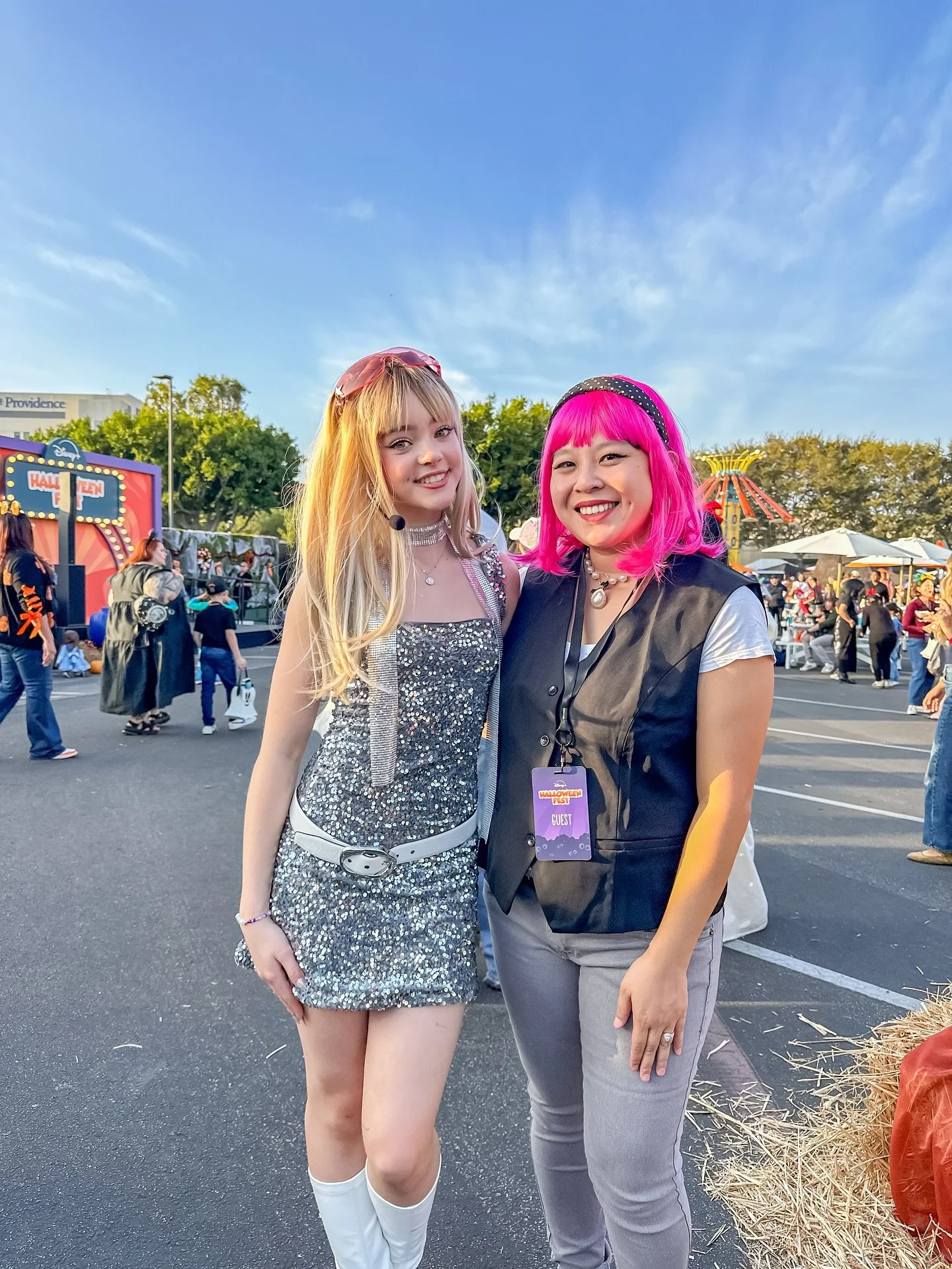 hello, hannah montana’s close personal friend lola here! 👋🏻
isn’t @kenzilynnrichardson the perfect hannah to my lola?! (also love her as vee in “vampirina: teenage vampire”!) here’s part two of our adventures at disne