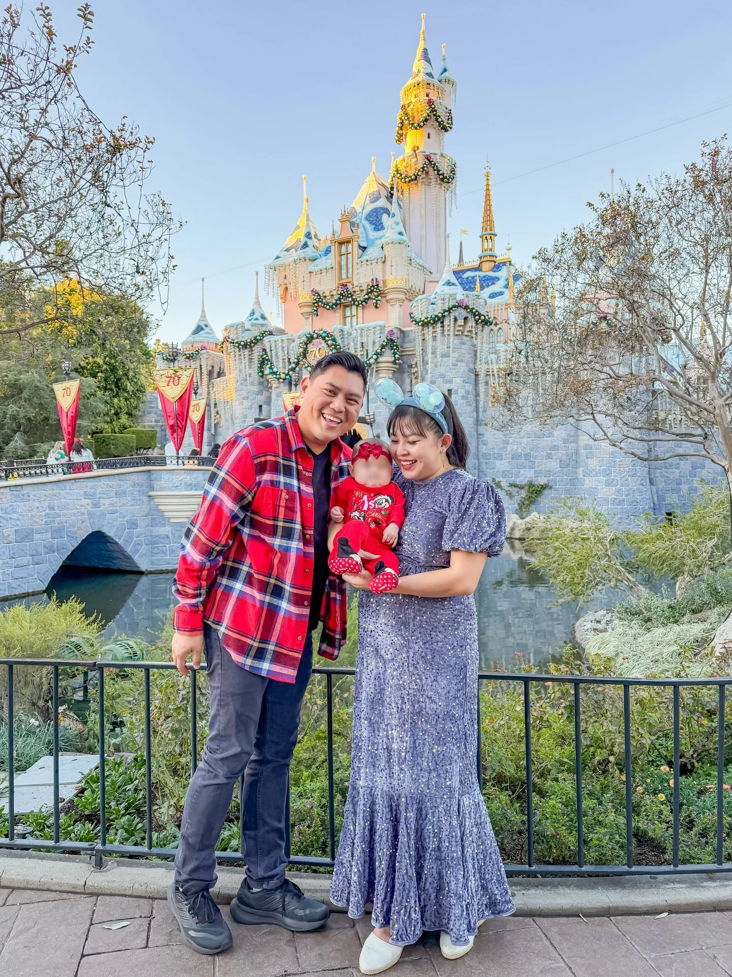 let&rsquo;s make this christmas the best christmas we ever, ever, ever, ever had 🎄

📸: @disney_chemist + @kevintsengphotography

#DisneyParks #DisneyFamily #DisneyCreators