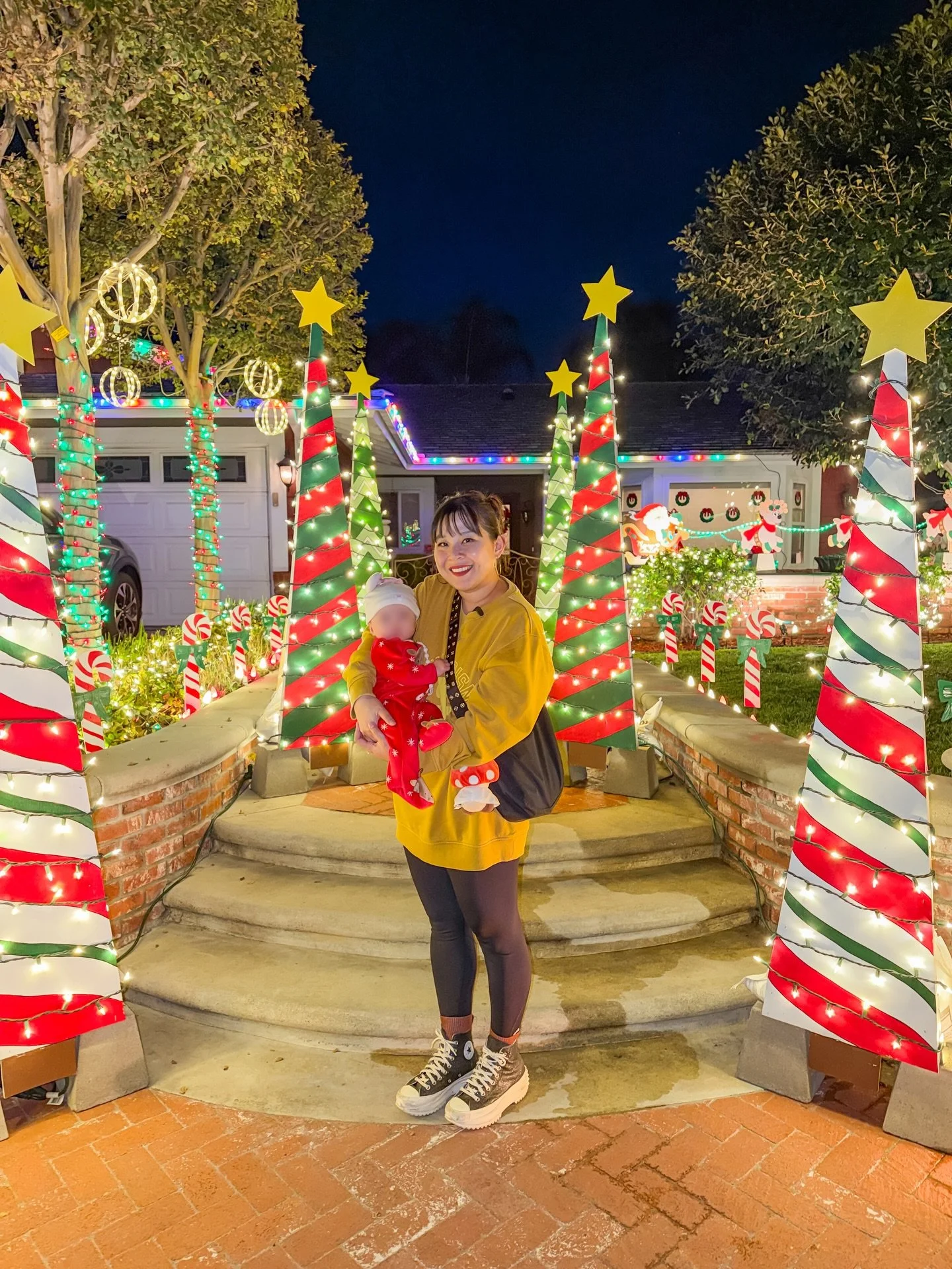 walking this christmas down santa claus lane 🎄

we love coming to the eagle hills neighborhood in brea, ca to walk around and see the christmas lights every year! it was extra magical this go around getting to take baby L for her first time 🥹

the 