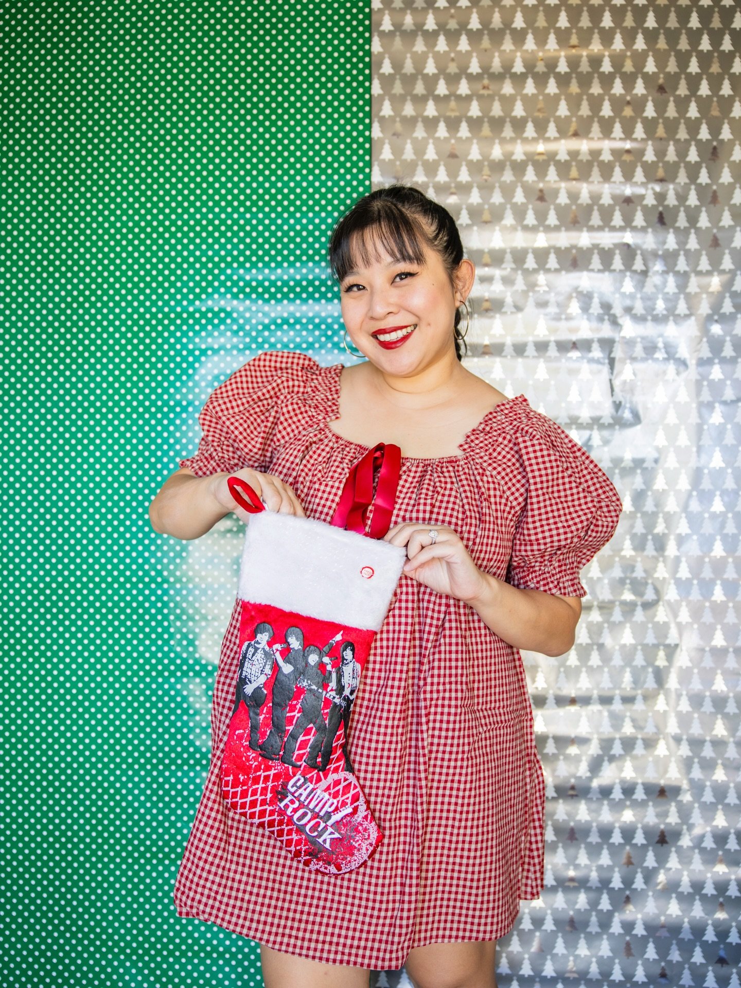 we rock, we jingle bell rock on 🤘🏻

all i want for christmas is a @camprockmovie release date! i&rsquo;m ready to go back to where connect 3 connected 😂

#CampRock3 #DisneyChannel #DisneyPlus