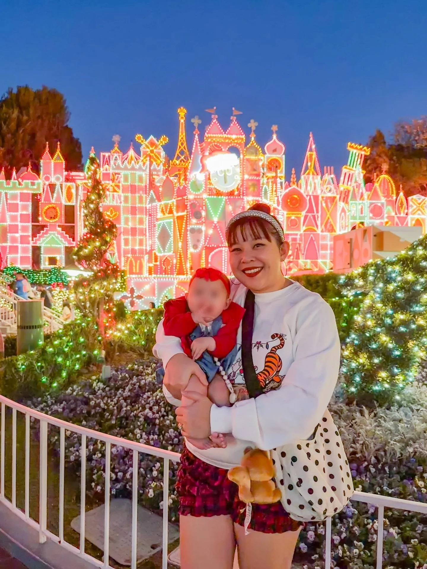 it&rsquo;s the most magical* time of the year ✨

*crowded, stressful, and tiring, but still all worth it because i wouldn&rsquo;t trade this time with baby L for anything 💖

#DisneyParks #DisneyFamily #DisneyStyle