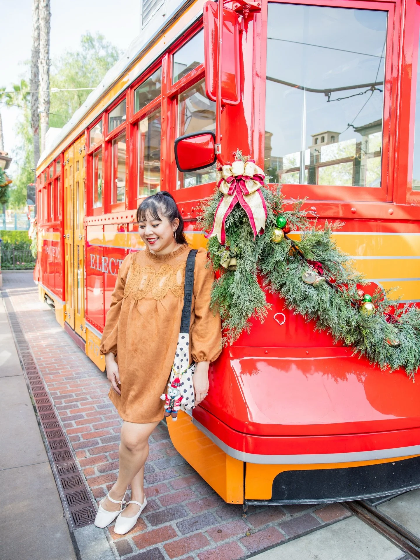 🎄❄️☃️🎁❤️

📸: @kevintsengphotography 

#DisneyStyle #Disneyland #DisneyParks