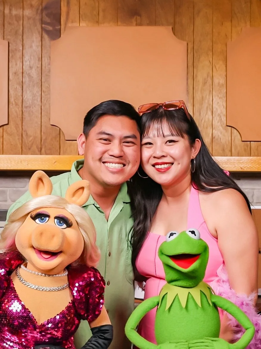 it&rsquo;s time to raise the curtain on the muppet show tonight! ✨

someone pinch me, WHAT DO YOU MEAN WE JUST MET MISS PIGGY AND KERMIT?! miss piggy said she loved my boa and my entire life is made! 😭

we got a sneak peek at the first episode of #T