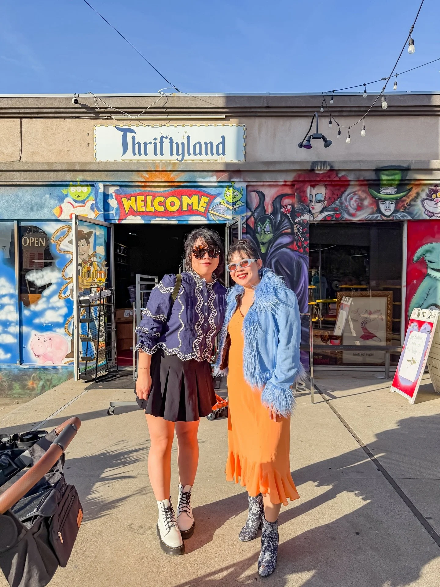 a trip to thriftyland 101 with the thrift queen @stufflucywore! 🏰

lucy and i were excited to check out thriftyland 101 after i had heard about it from several friends, but it was not at all what we expected 🫣

we knew going into it that they had c