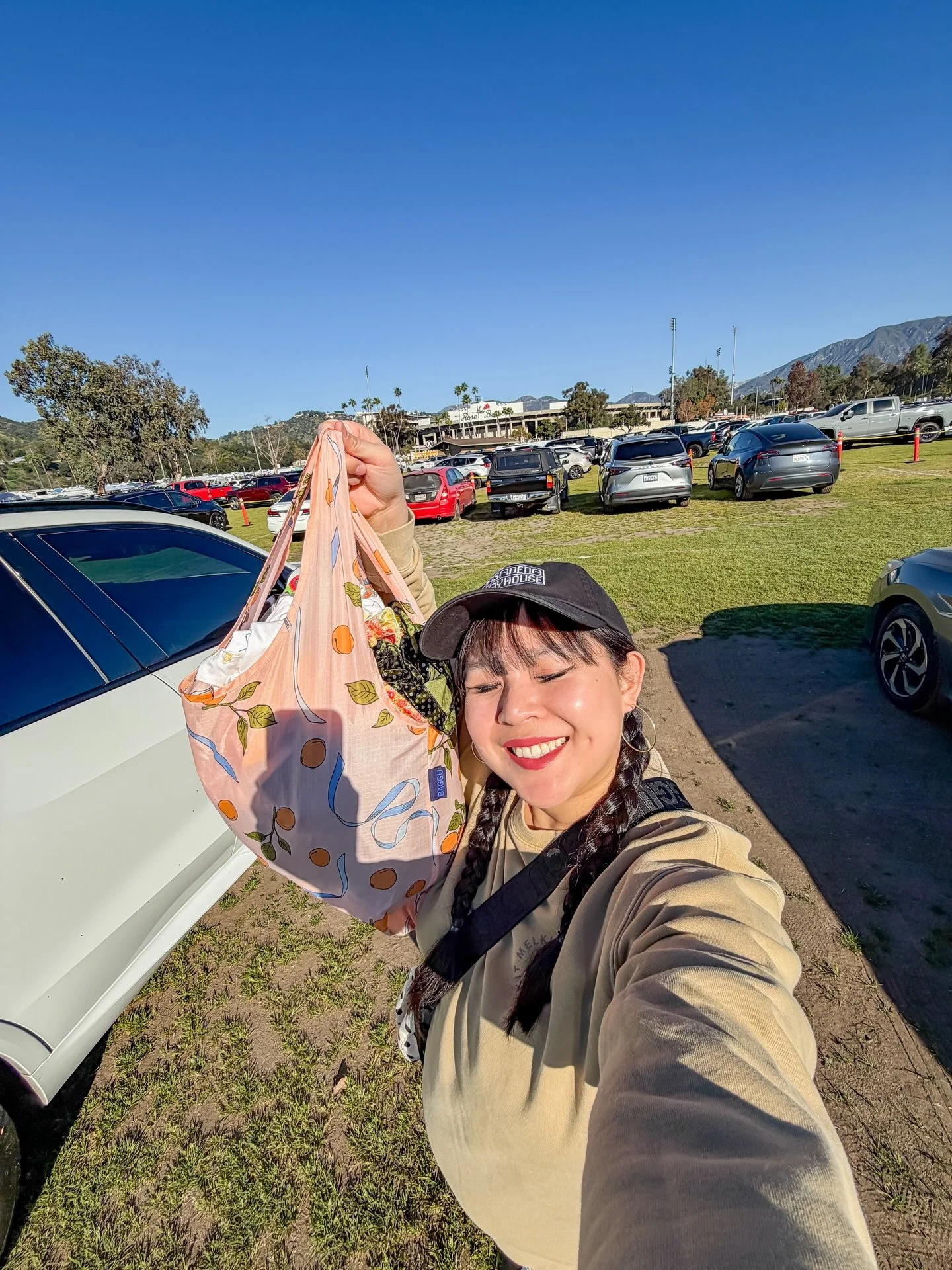 to all the vintage disney finds i left behind at the rose bowl flea market&hellip; 🥲

and it was also lovely running into the disney style queen @happieststyleonearth! ❤️

#DisneyStyle #DisneyCreators #RoseBowlFleaMarket